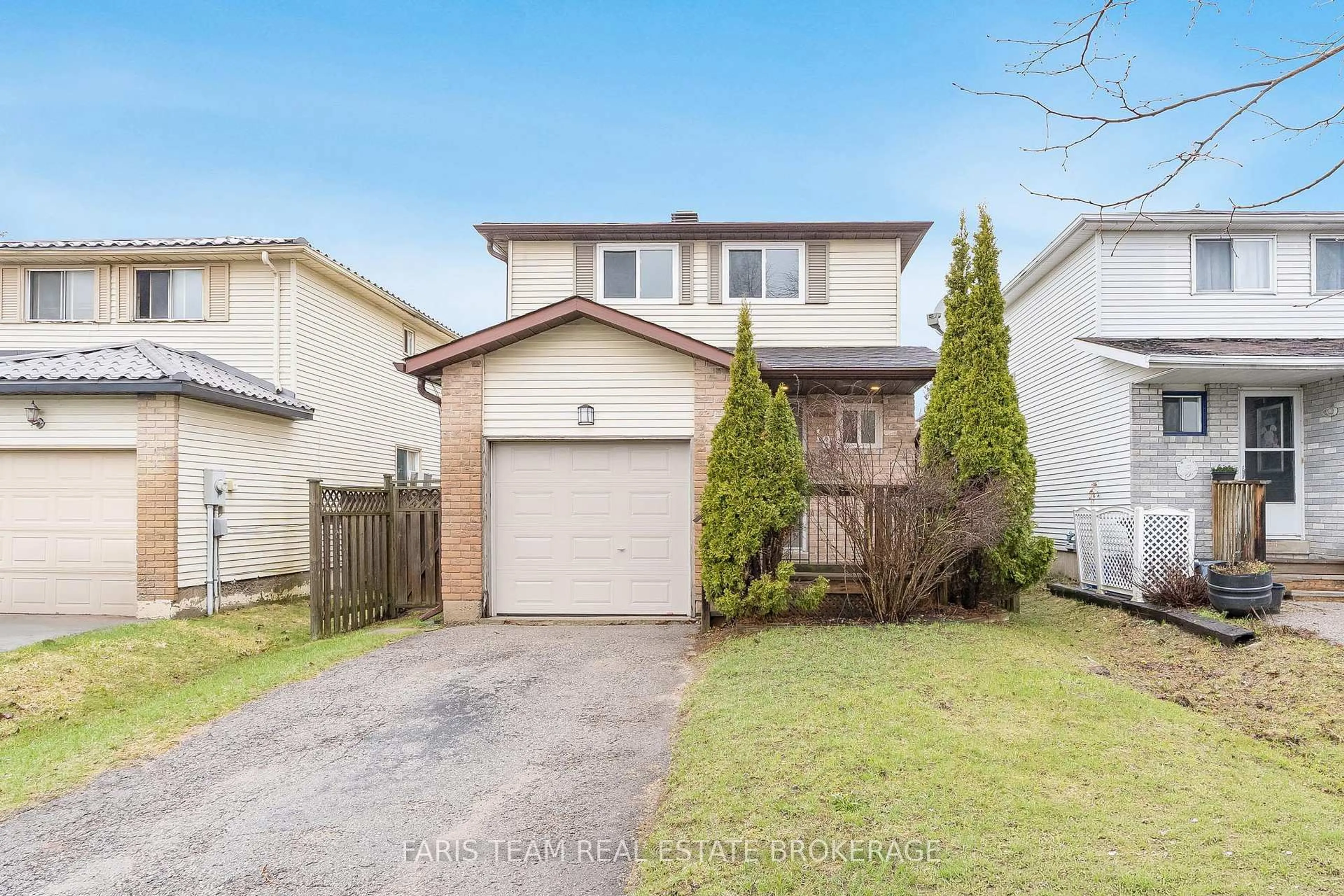 A pic from outside/outdoor area/front of a property/back of a property/a pic from drone, street for 18 Argyle Rd, Barrie Ontario L4N 6P9