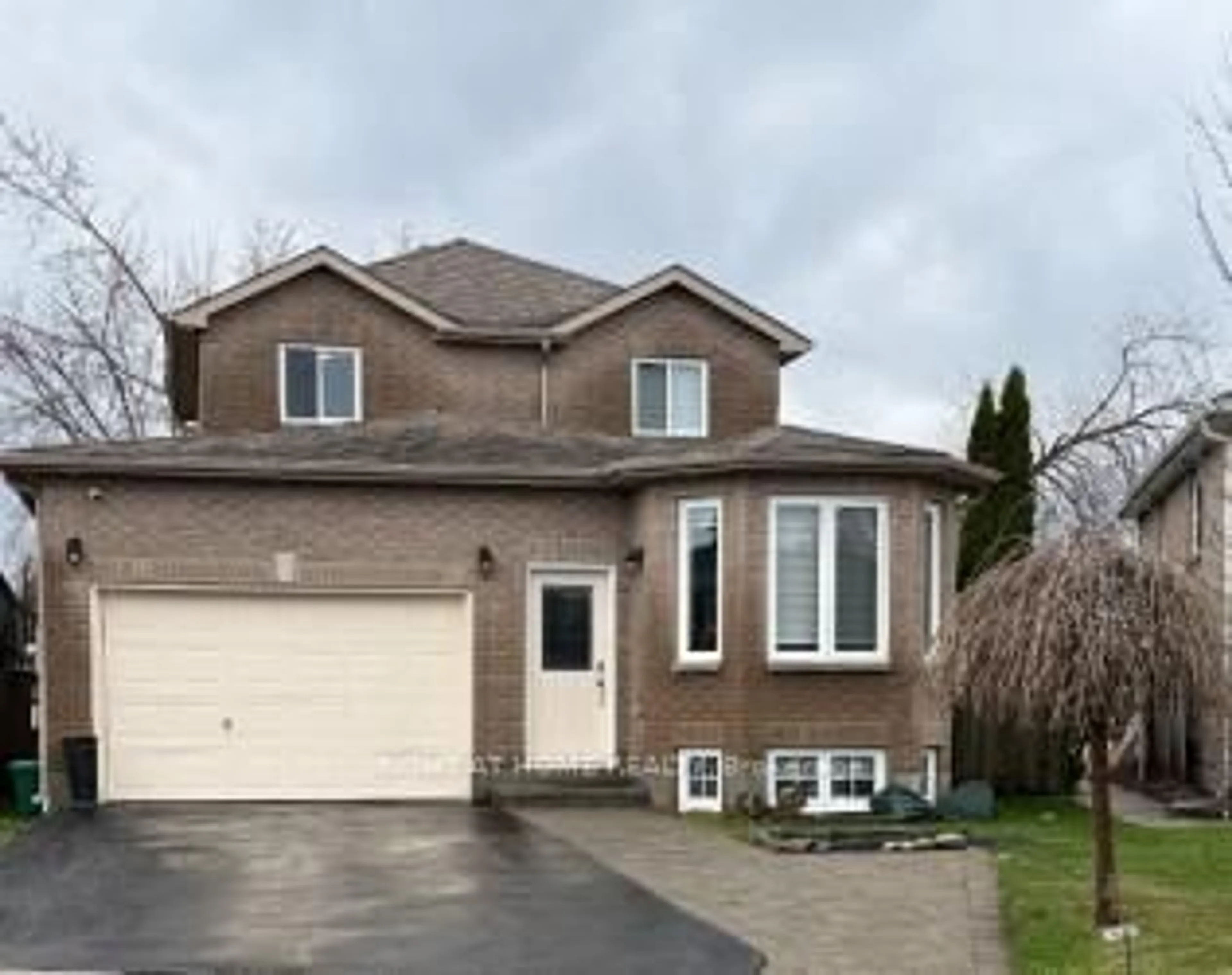 Home with brick exterior material, street for 30 BRIGHTON Rd, Barrie Ontario L4M 6S4