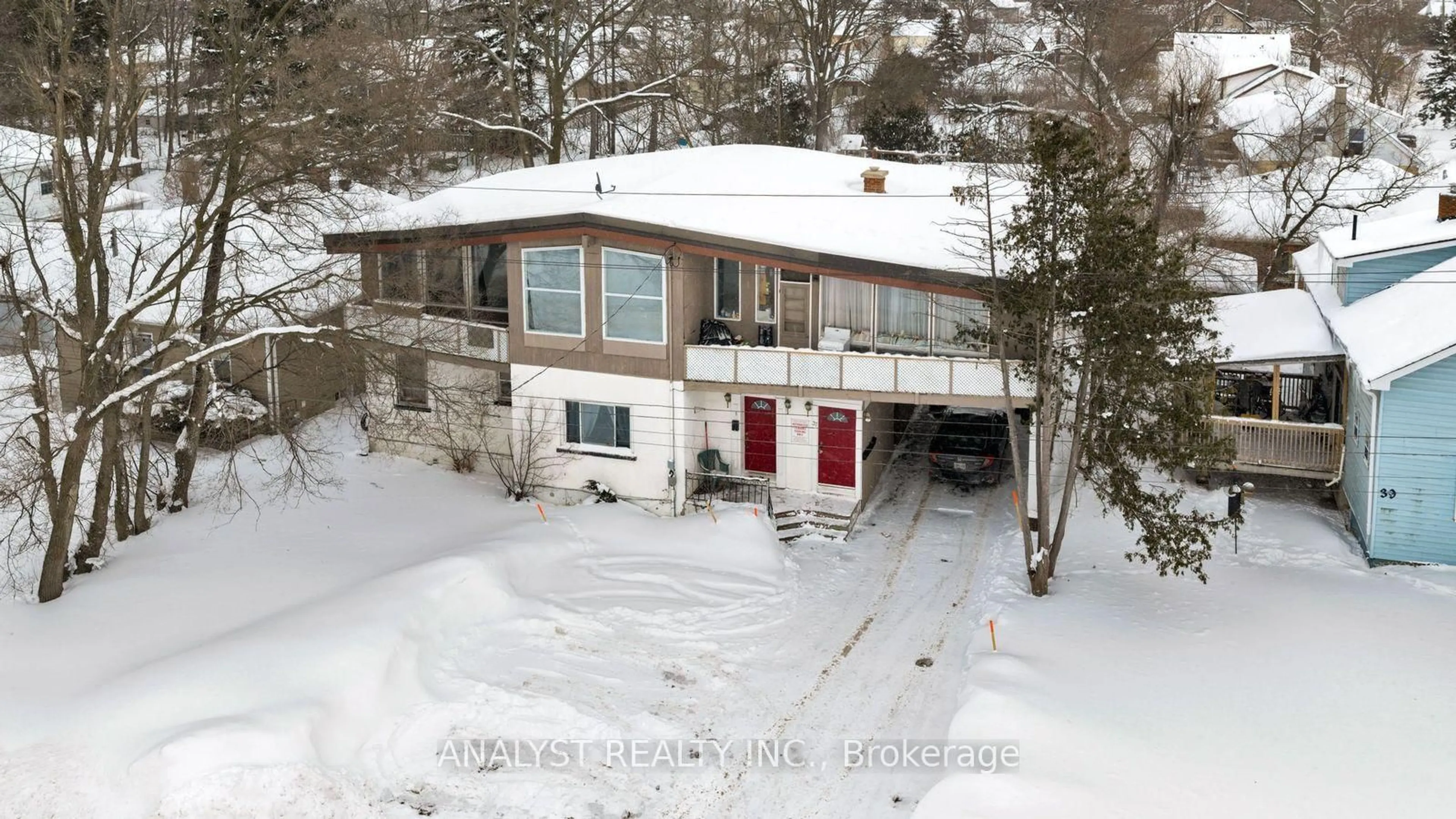 A pic from outside/outdoor area/front of a property/back of a property/a pic from drone, street for 37 Donald St, Barrie Ontario L4N 1E4