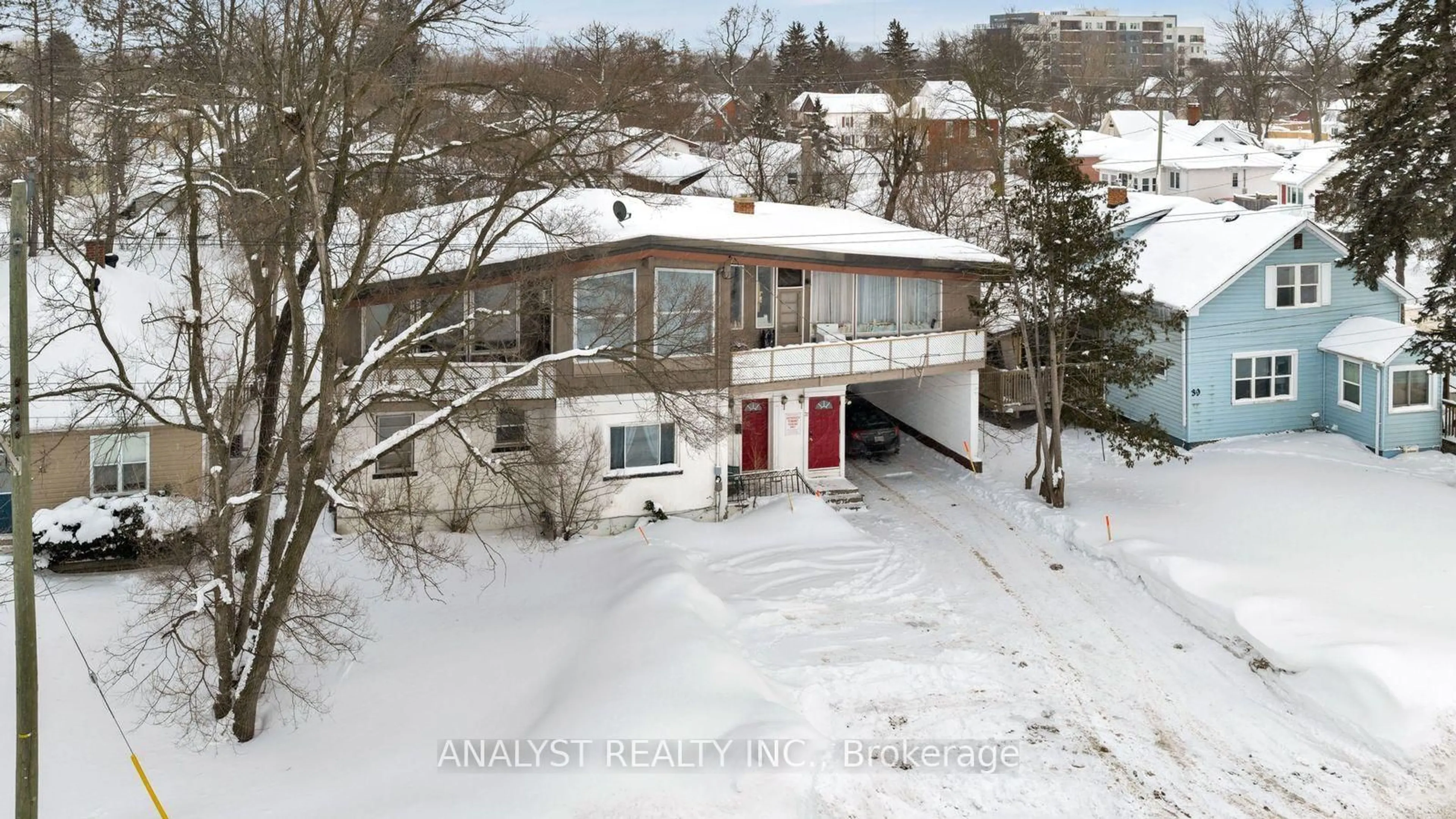 A pic from outside/outdoor area/front of a property/back of a property/a pic from drone, unknown for 37 Donald St, Barrie Ontario L4N 1E4