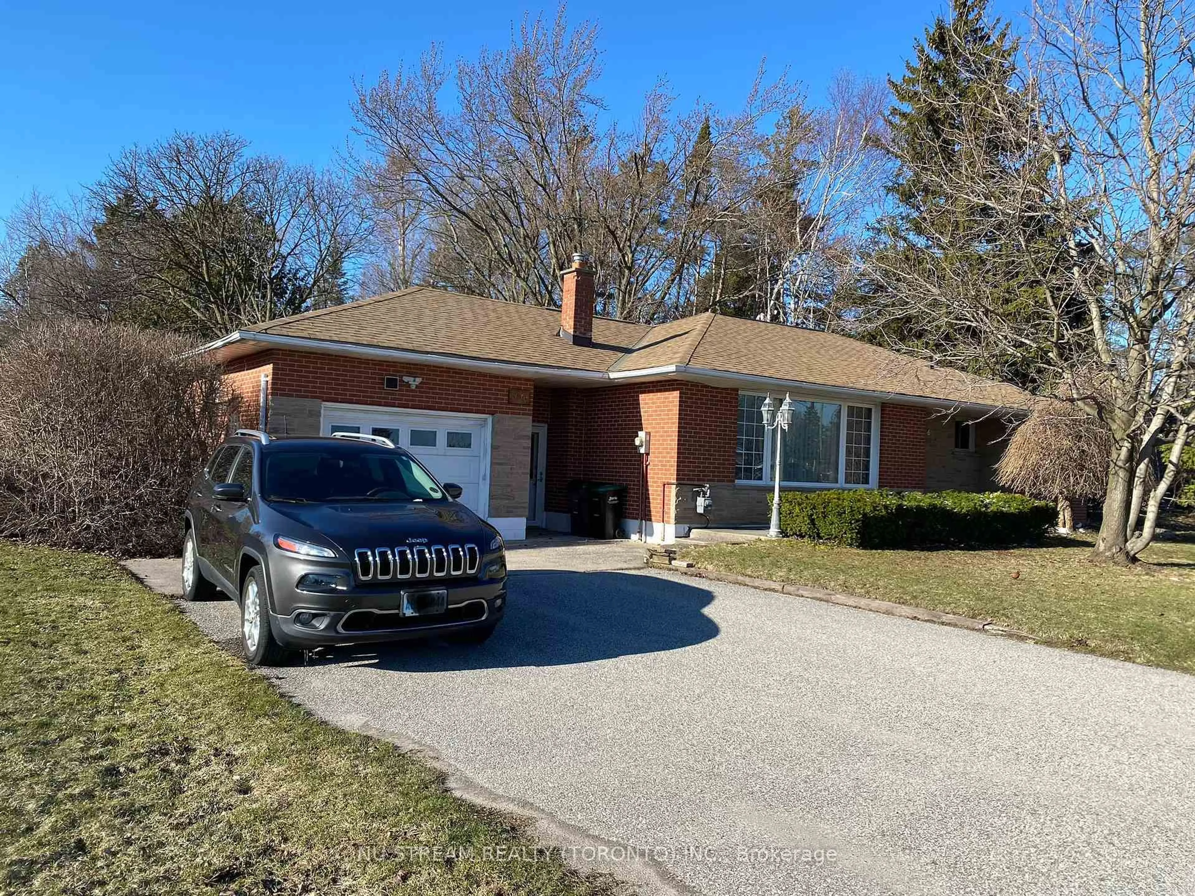 Home with brick exterior material, street for 556 Big Bay Point Rd, Barrie Ontario L4N 3Z5