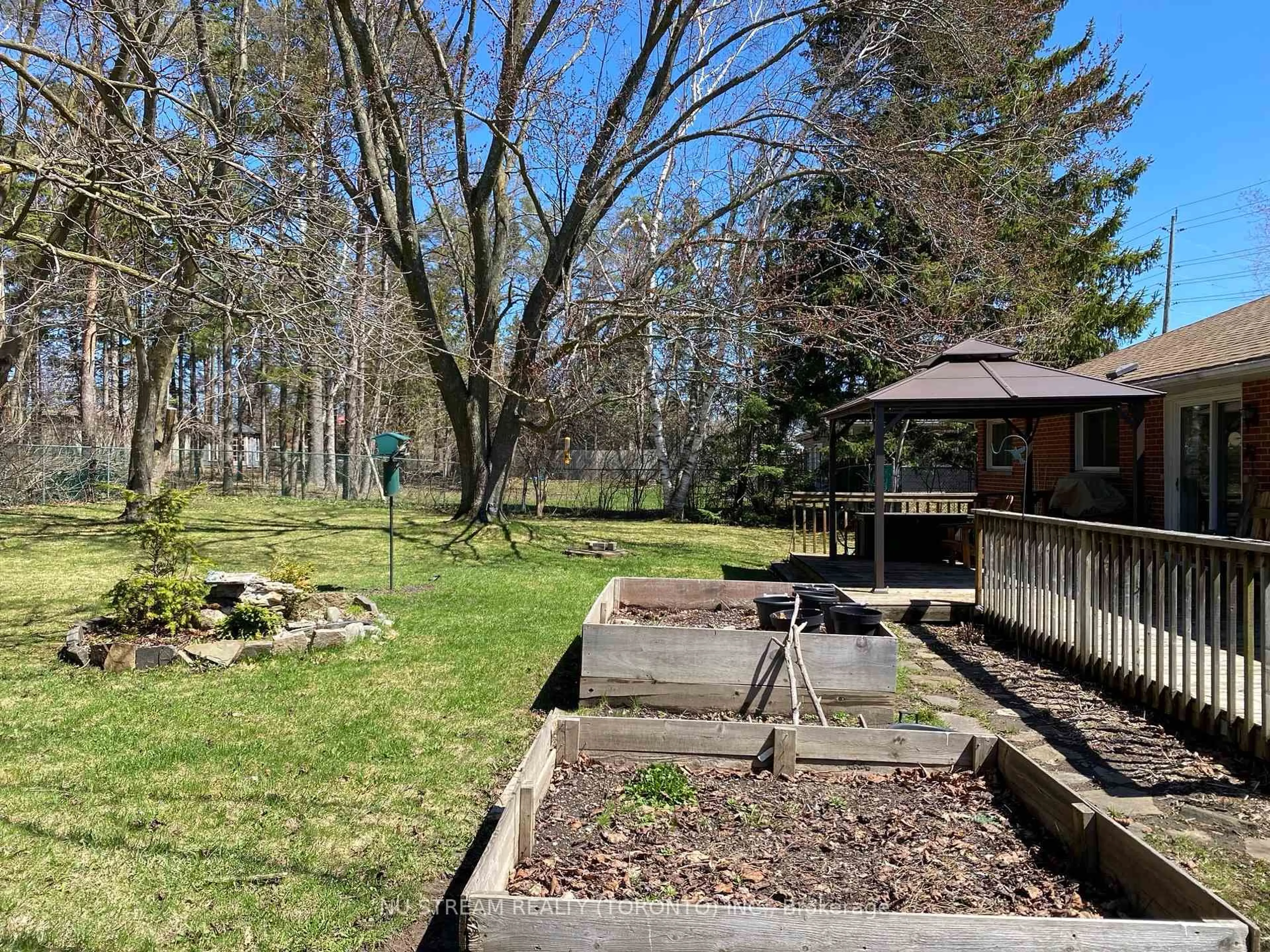 A pic from outside/outdoor area/front of a property/back of a property/a pic from drone, forest/trees view for 556 Big Bay Point Rd, Barrie Ontario L4N 3Z5