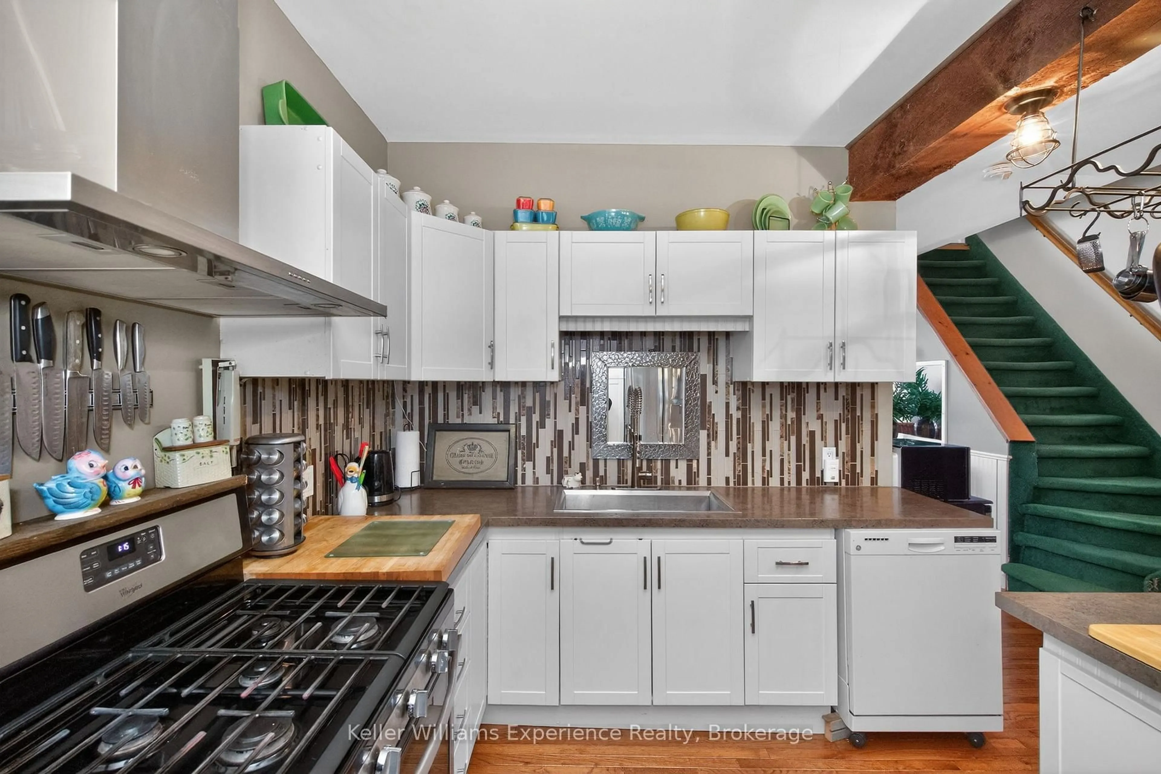 Contemporary kitchen, unknown for 107 Pine St, Tay Ontario L0K 2C0