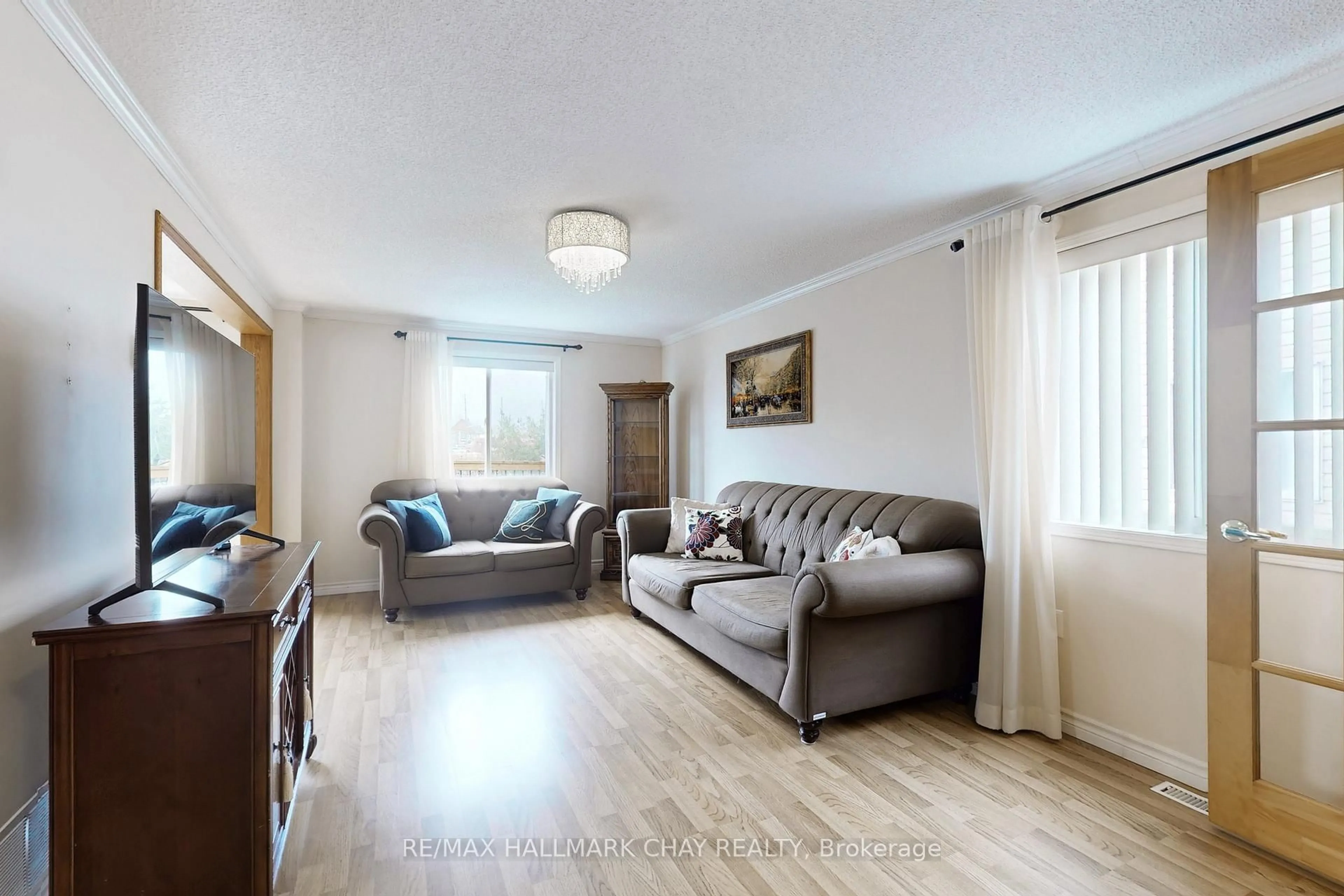 Living room with furniture, wood/laminate floor for 87 Wessenger Dr, Barrie Ontario L4N 8P8