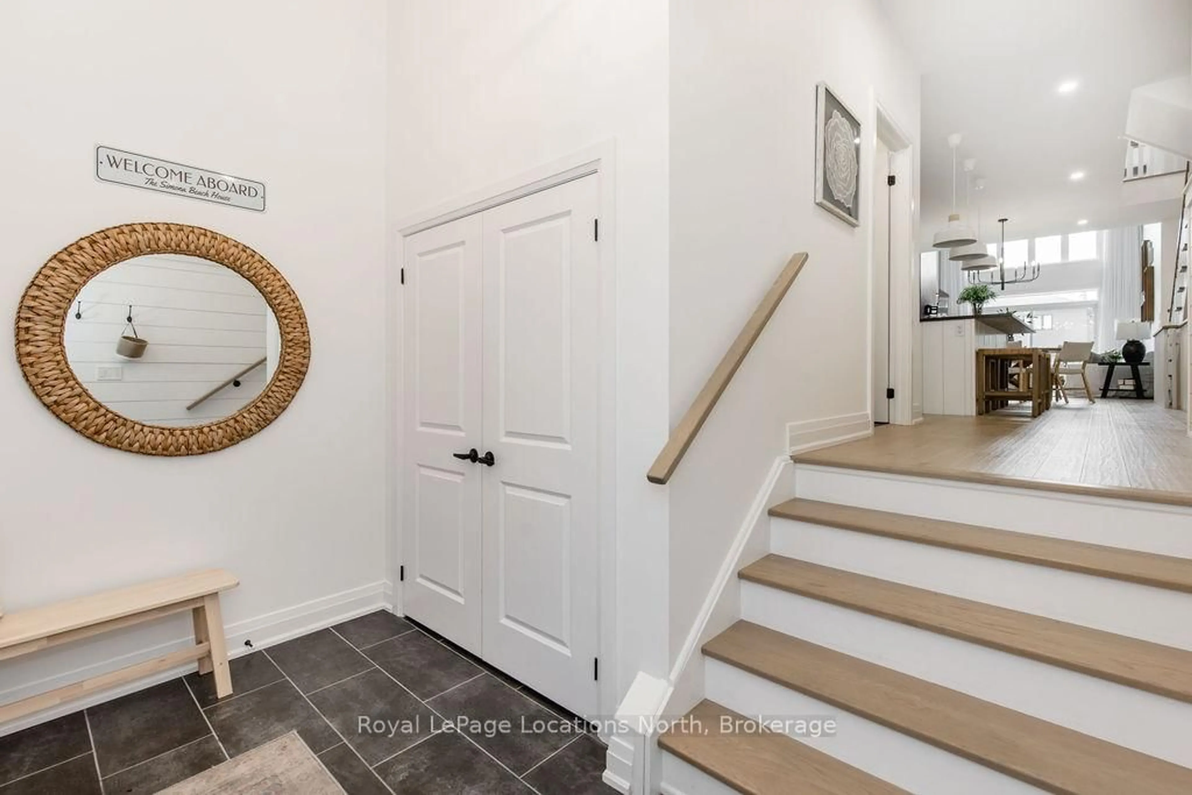 Indoor entryway for 36 Simona Ave, Wasaga Beach Ontario L9Z 0L3