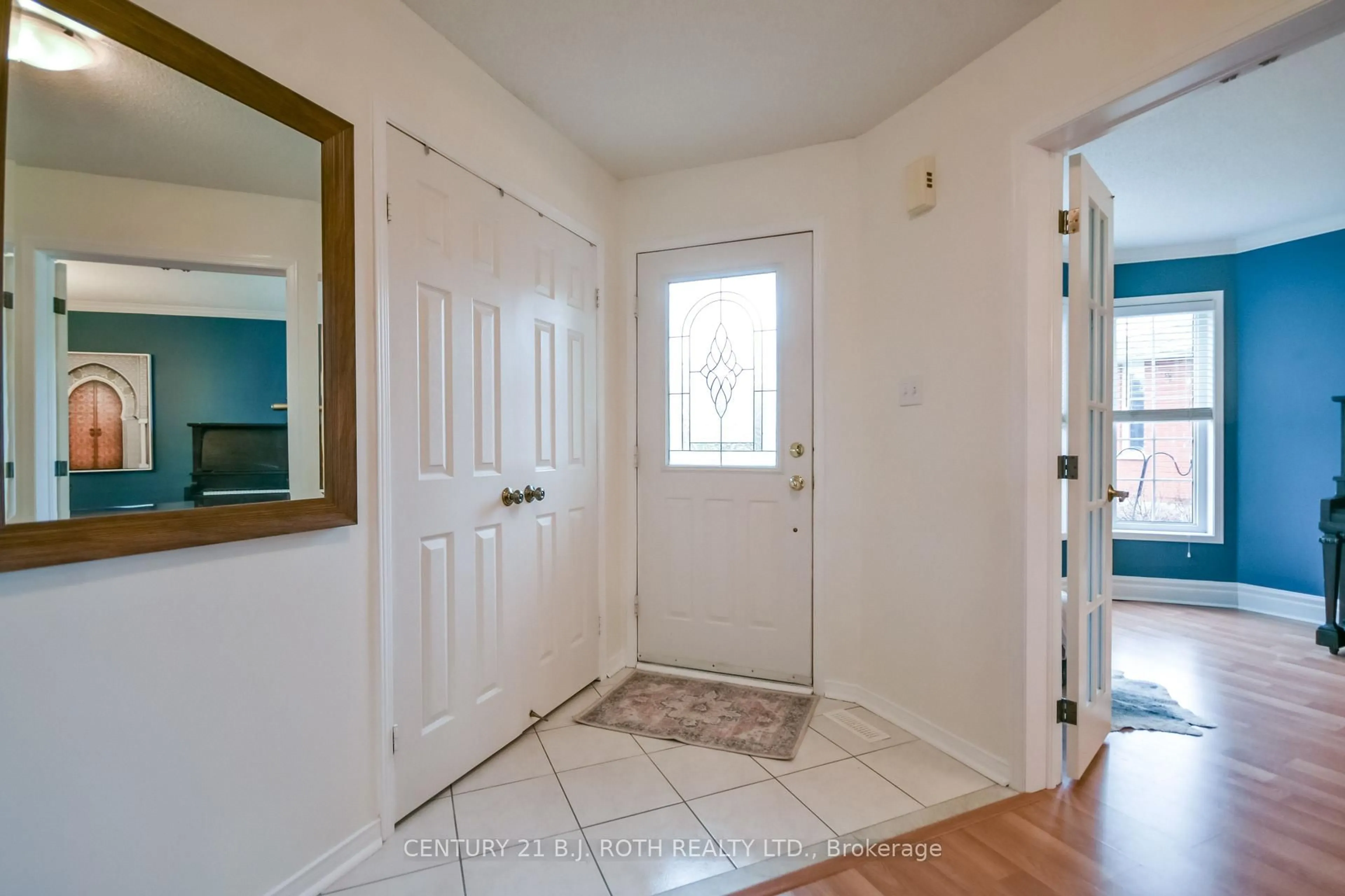 Indoor entryway for 30 Black Willow Dr, Barrie Ontario L4N 9M2
