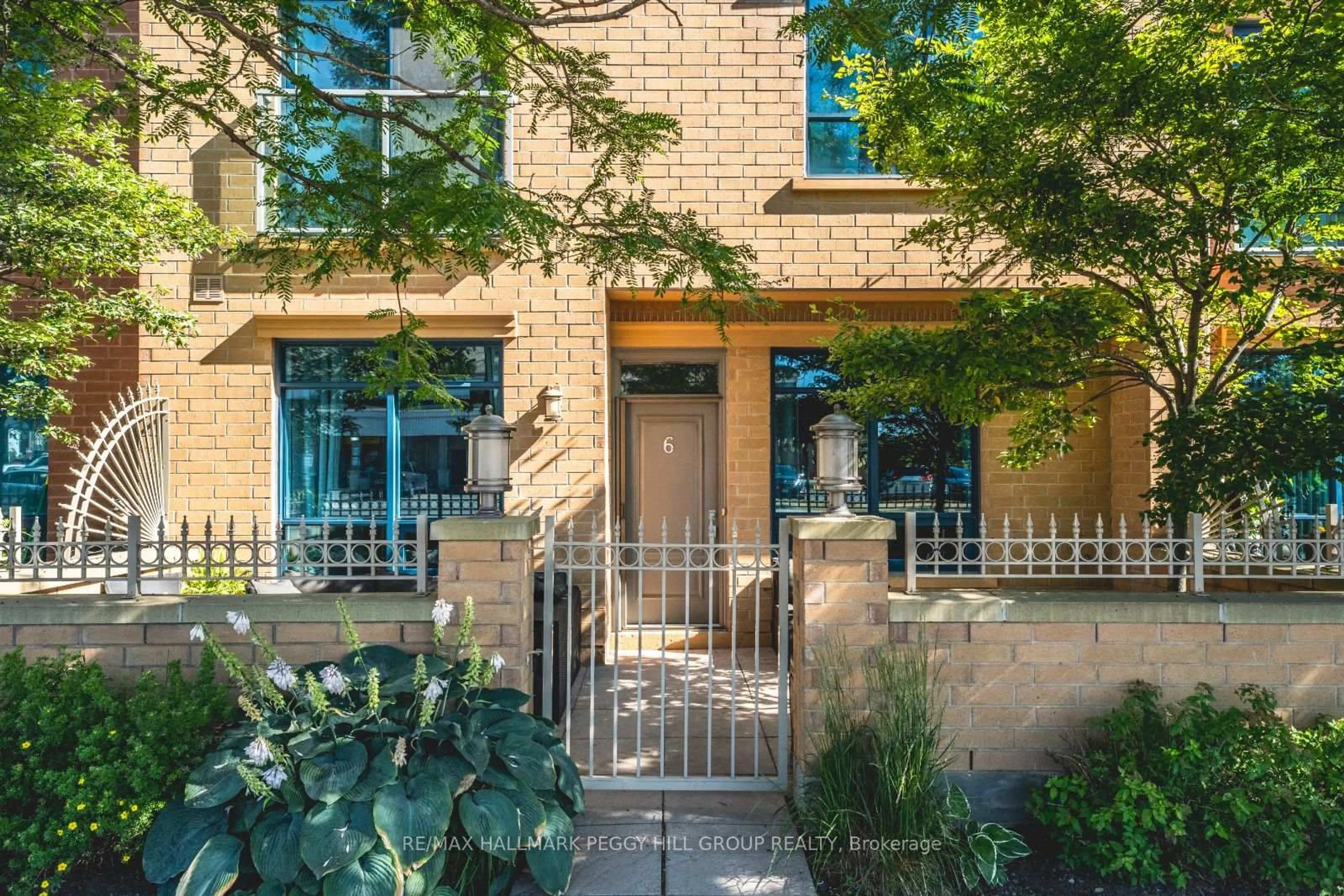 Home with brick exterior material, street for 6 Victoria St, Barrie Ontario L4N 6G2