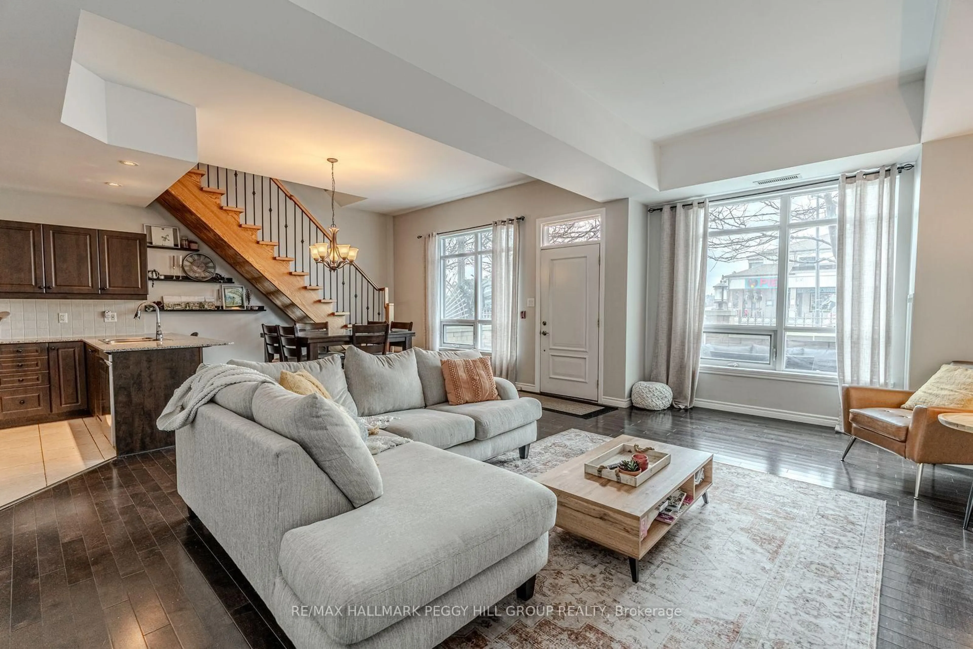 Living room with furniture, unknown for 6 Victoria St, Barrie Ontario L4N 6G2