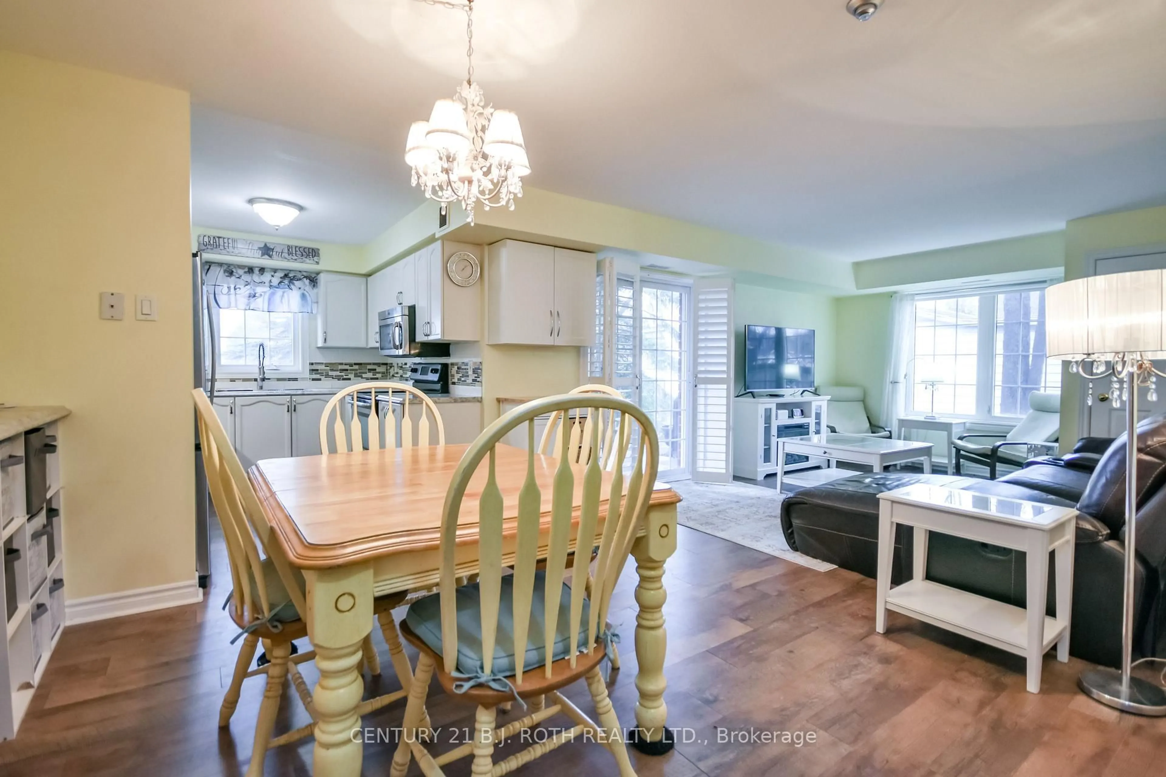 Open concept kitchen, unknown for 49 Jacobs Terr #114, Barrie Ontario L4N 0W4