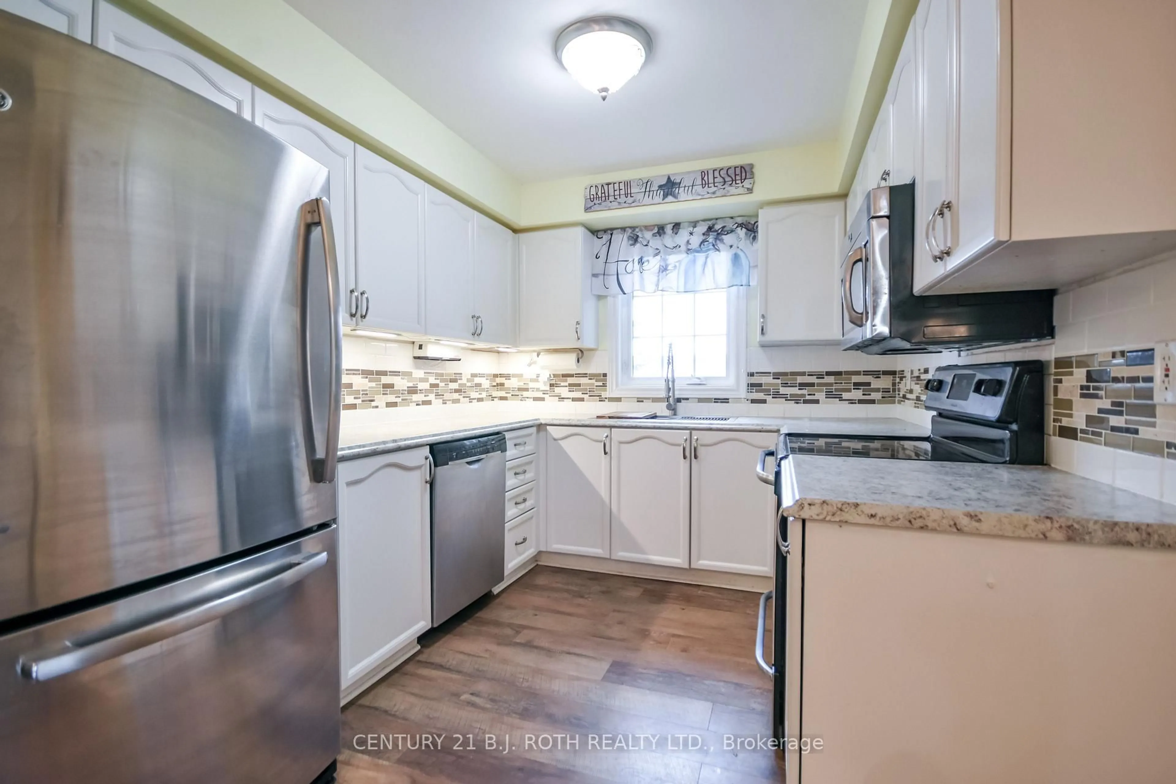 Standard kitchen, unknown for 49 Jacobs Terr #114, Barrie Ontario L4N 0W4