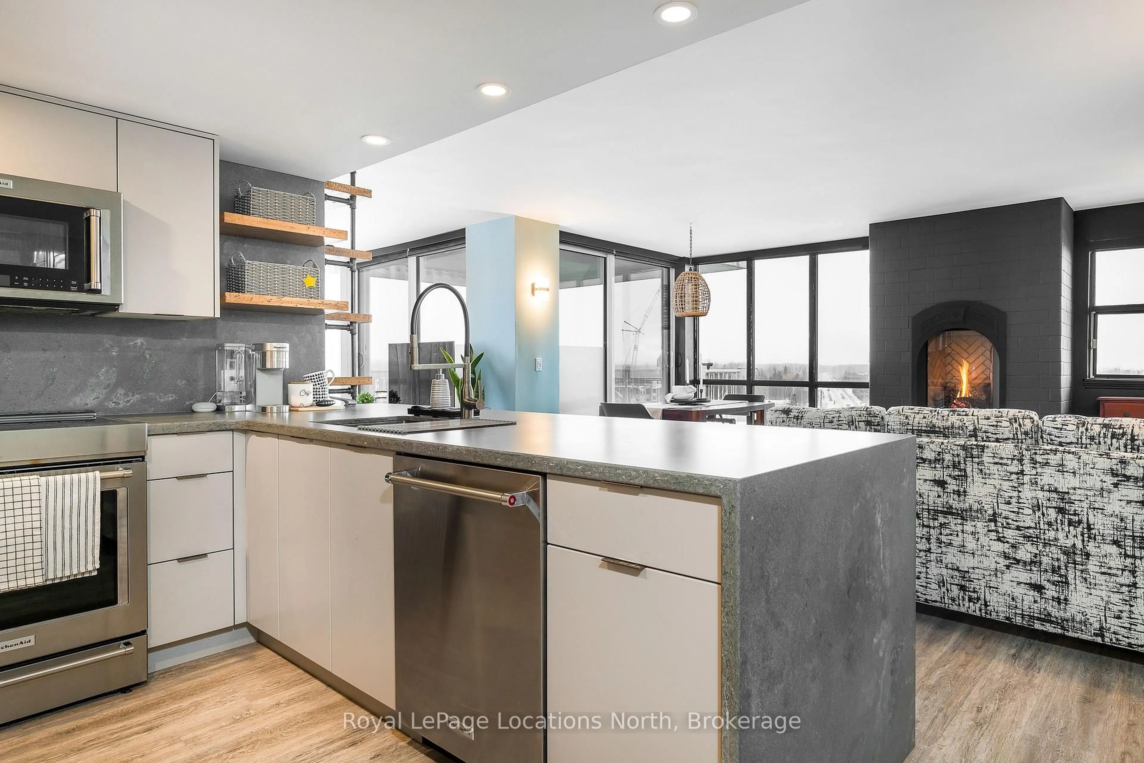 Open concept kitchen, unknown for 24 Ramblings Way #901, Collingwood Ontario L9Y 5C6