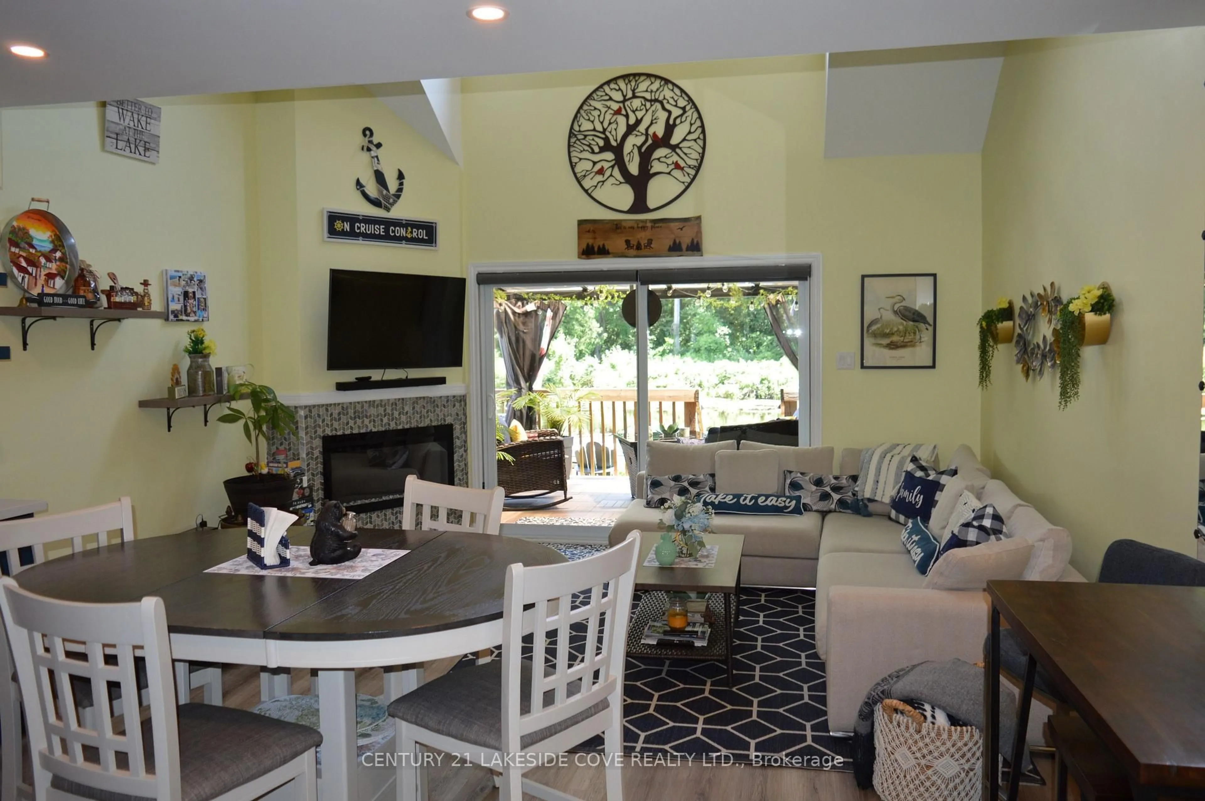 Open concept kitchen, ceramic/tile floor for 41 Laguna Pkwy #Unit 8, Ramara Ontario L0K 1B0