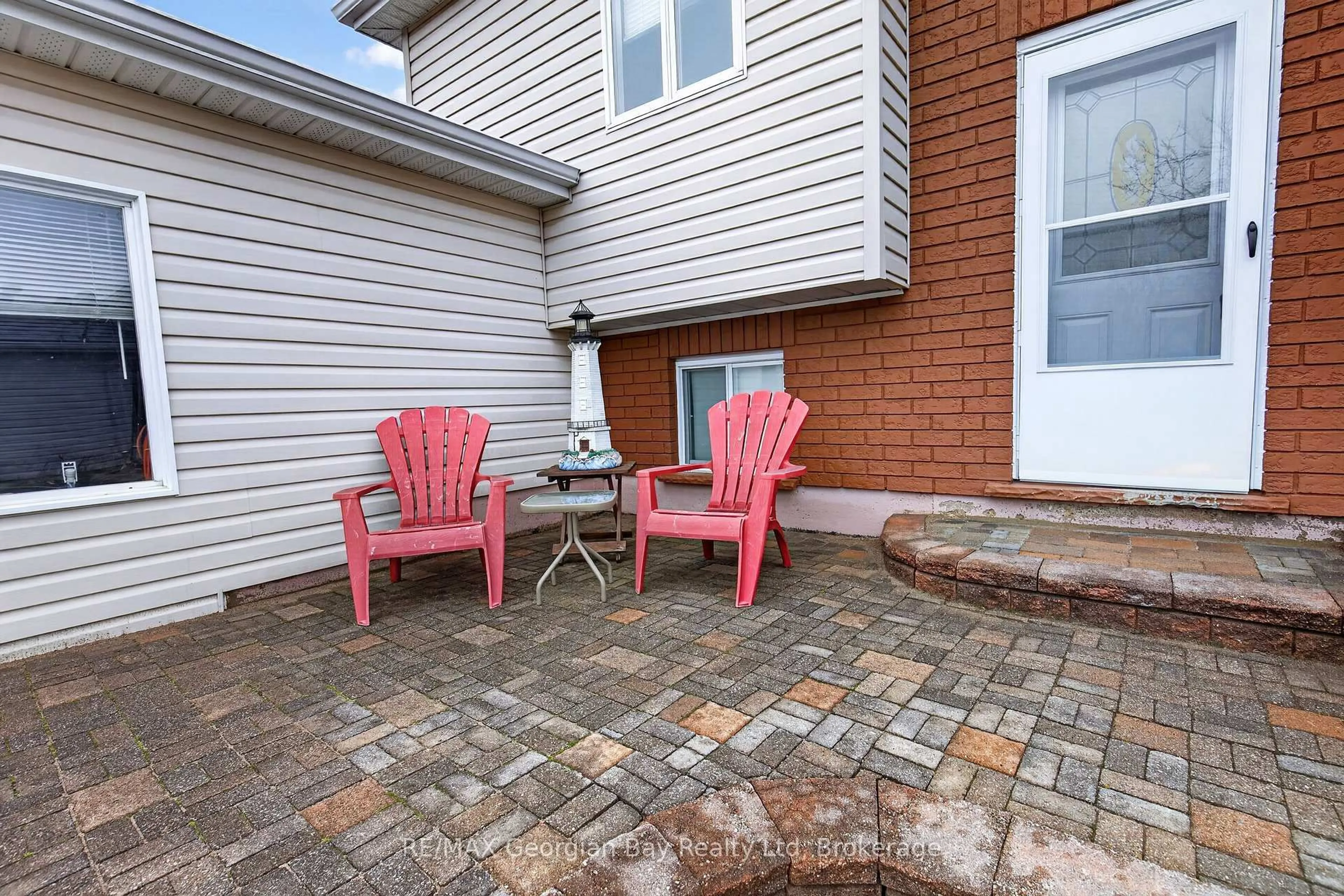 Patio, street for 19 Mercer Cres, Penetanguishene Ontario L9M 1W3