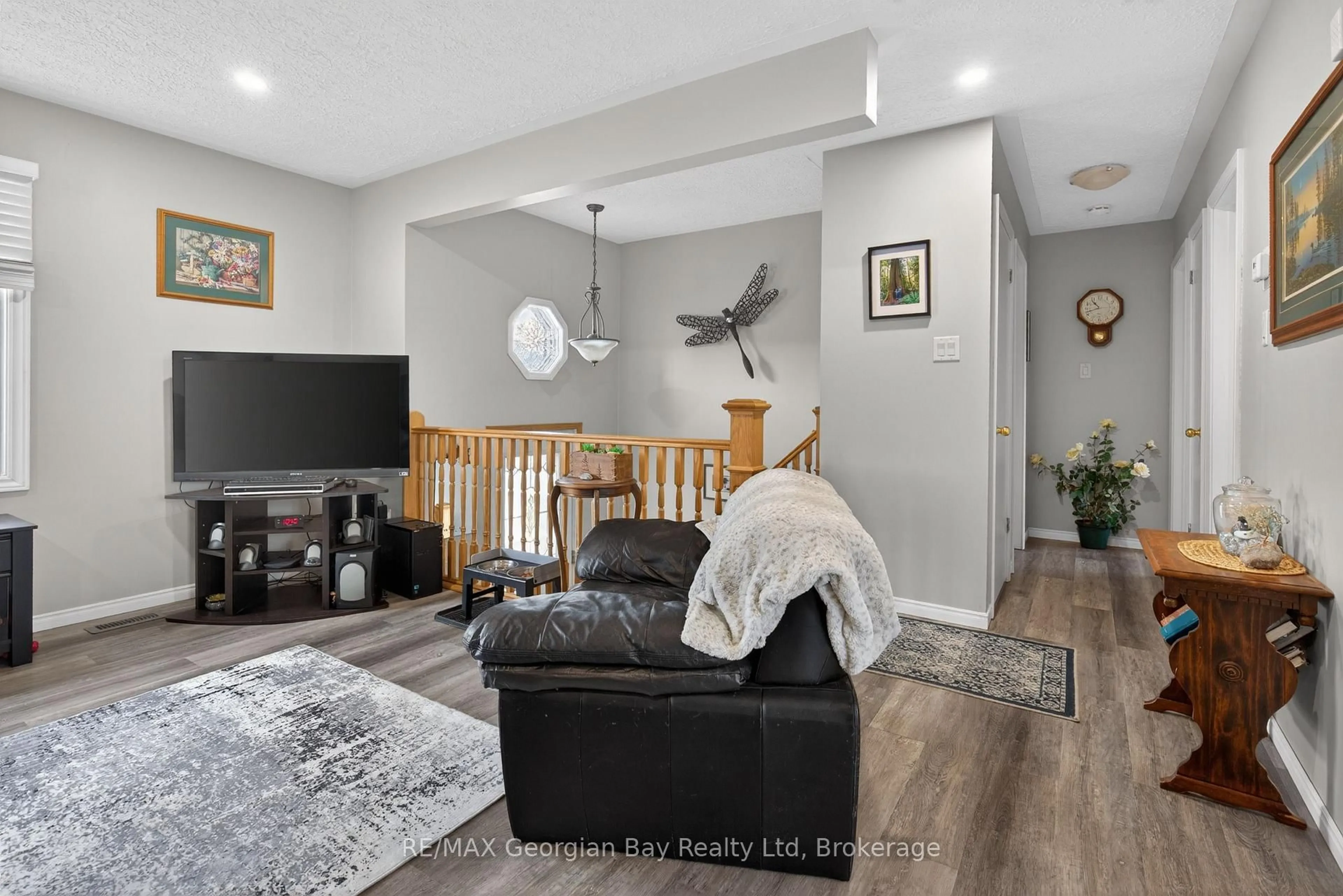 Living room with furniture, unknown for 19 Mercer Cres, Penetanguishene Ontario L9M 1W3