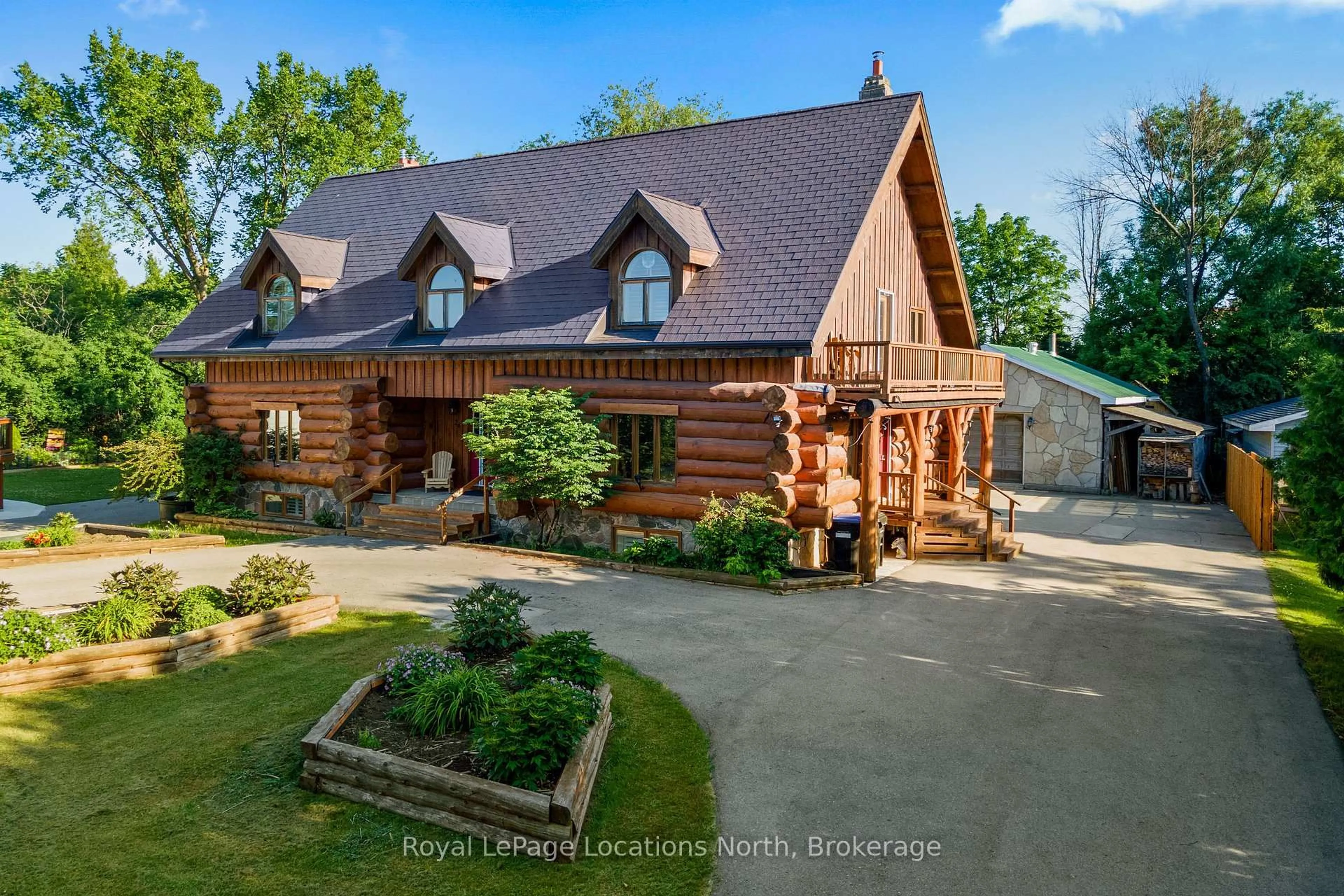 Home with brick exterior material, unknown for 24 Oliver Cres, Collingwood Ontario L9Y 3Z1