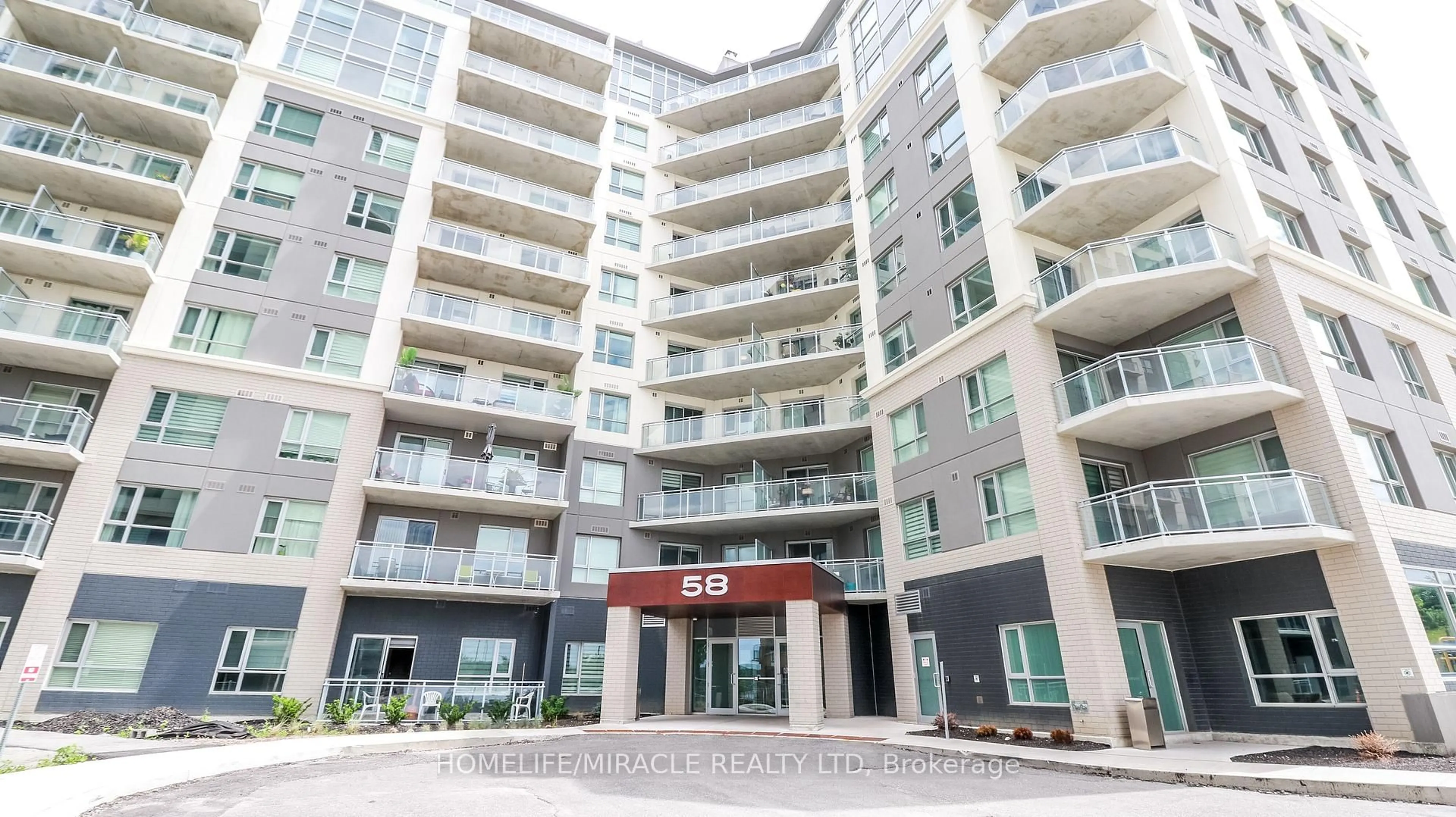 Indoor foyer for 58 Lakeside Terr #501, Barrie Ontario L4M 0L5