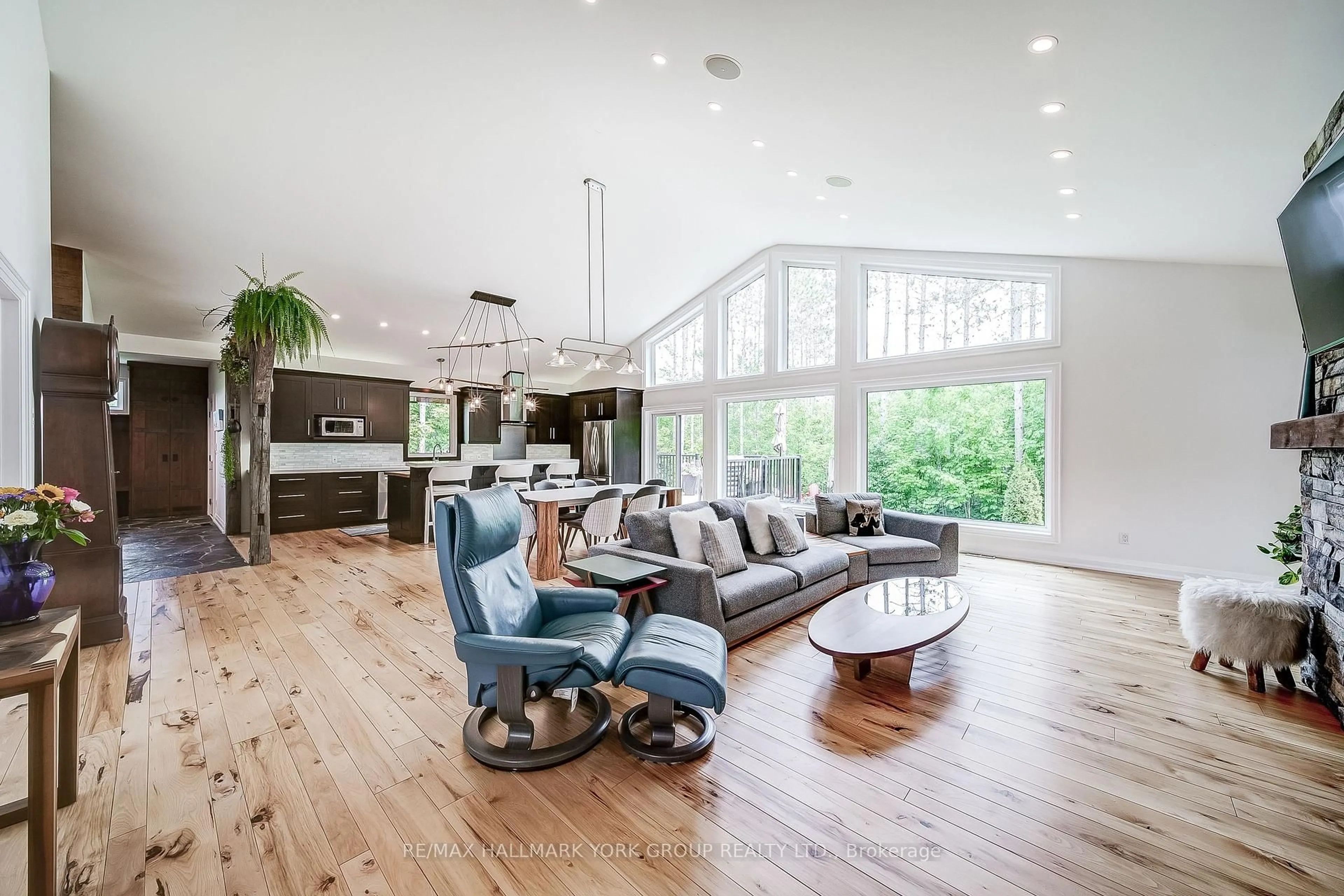 Living room with furniture, wood/laminate floor for 118 Mennill Dr, Springwater Ontario L0L 1Y3