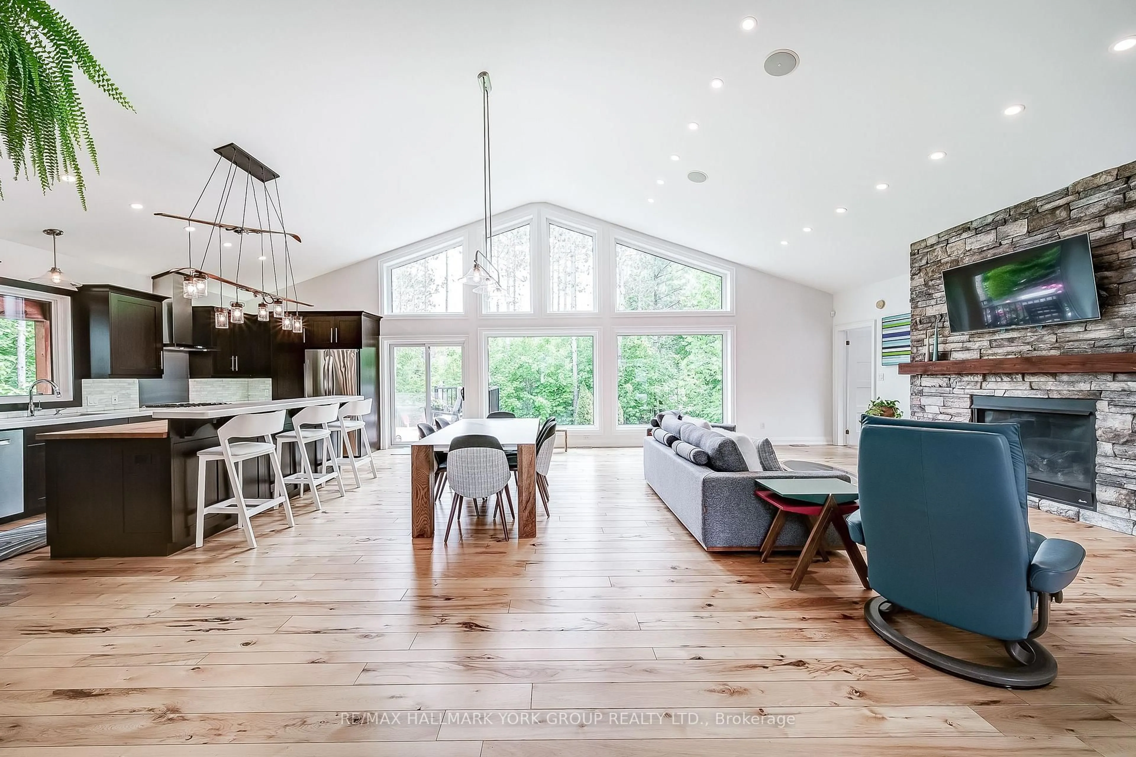 Open concept kitchen, unknown for 118 Mennill Dr, Springwater Ontario L0L 1Y3