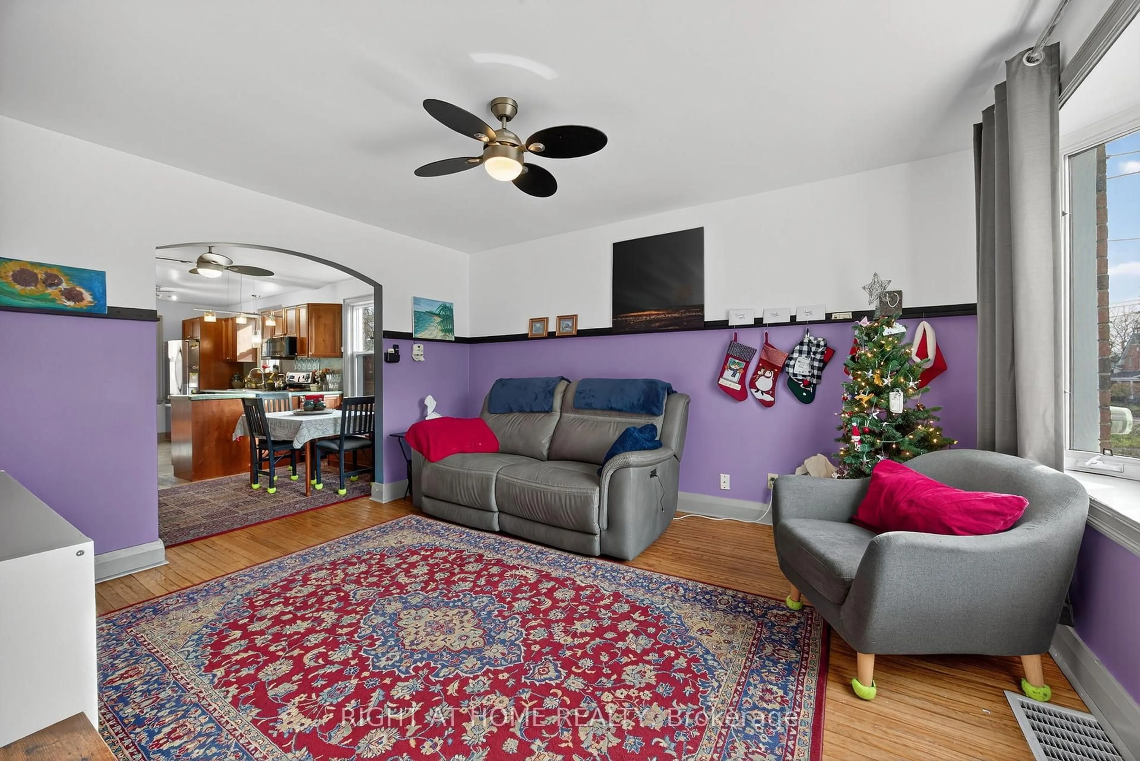 Living room with furniture, unknown for 25 Thomson St, Barrie Ontario L4N 1X4