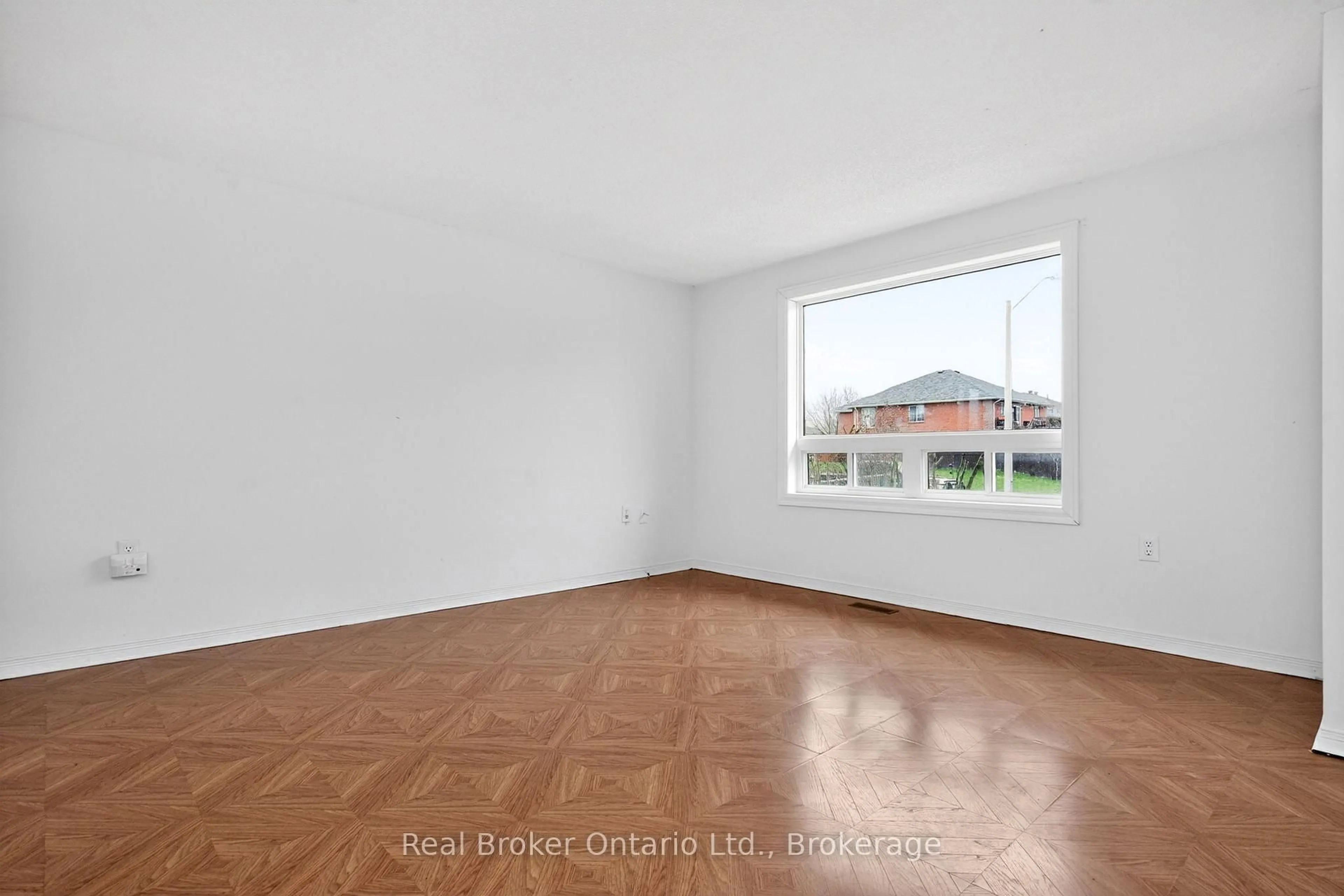 A pic of a room for 365 Galloway Blvd, Midland Ontario L4R 5B2