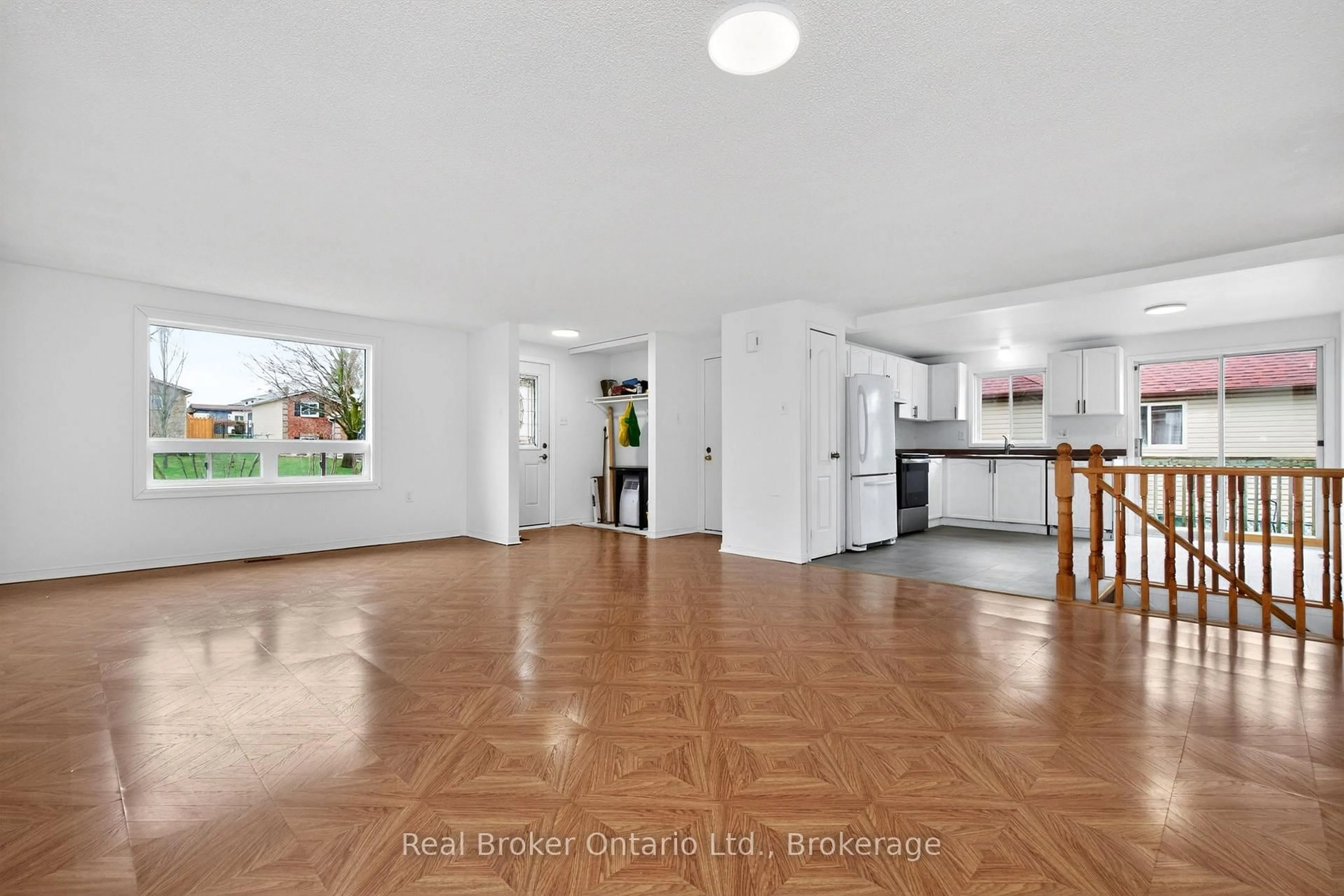 Unknown for 365 Galloway Blvd, Midland Ontario L4R 5B2