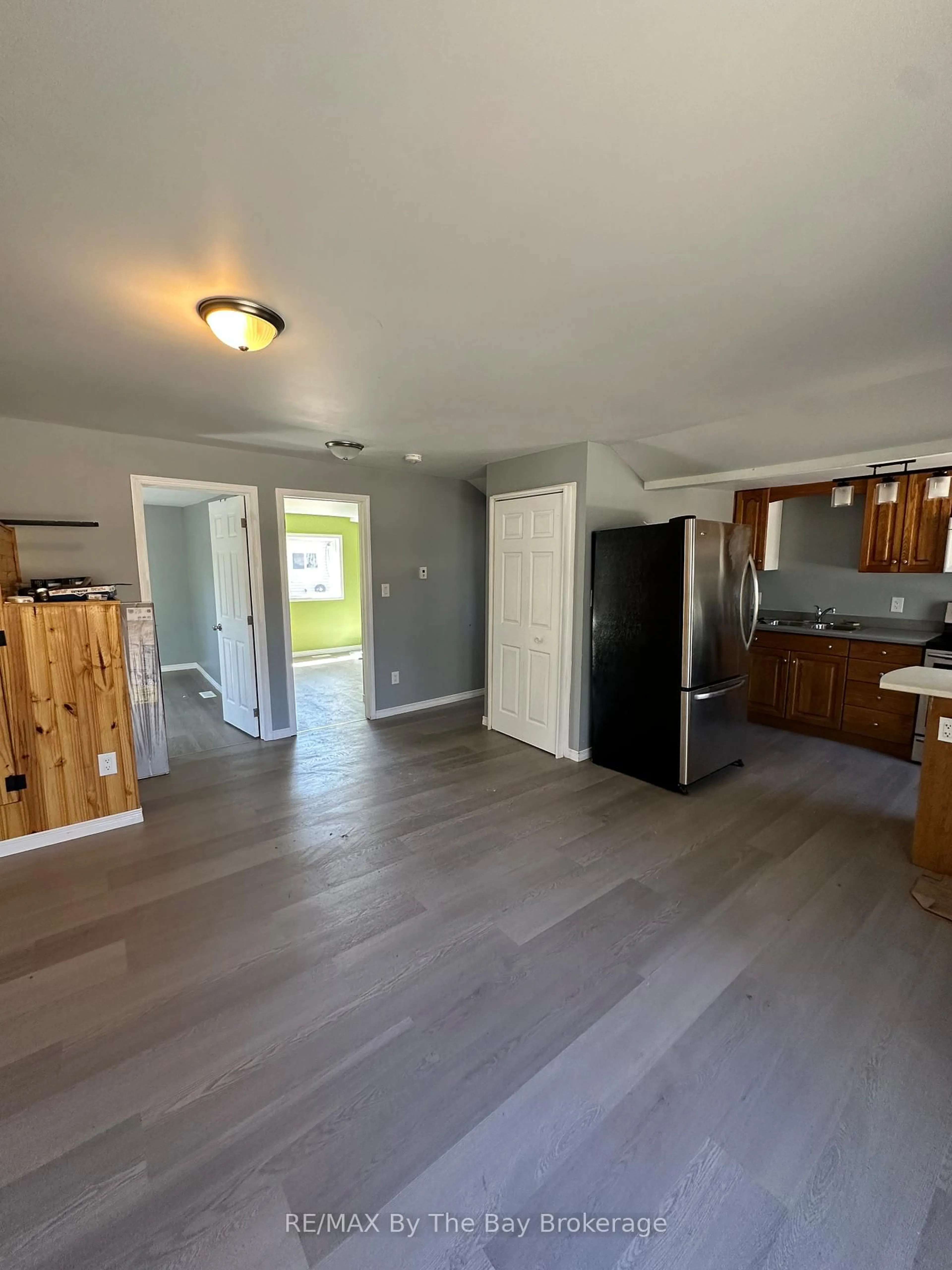 Open concept kitchen, unknown for 86 30th St, Wasaga Beach Ontario L9Z 2C8