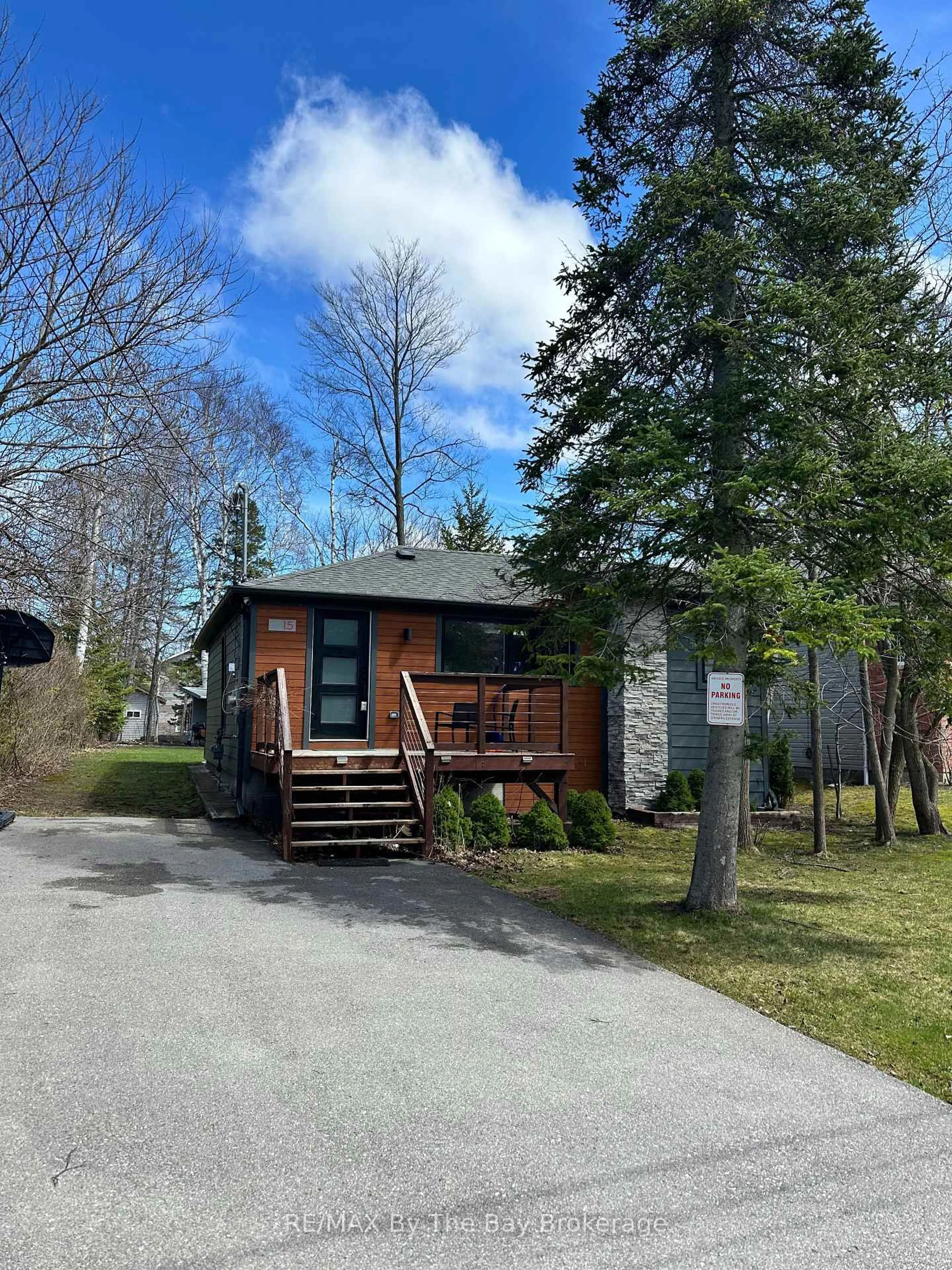 Unknown for 15 61st St, Wasaga Beach Ontario L9Z 1W1