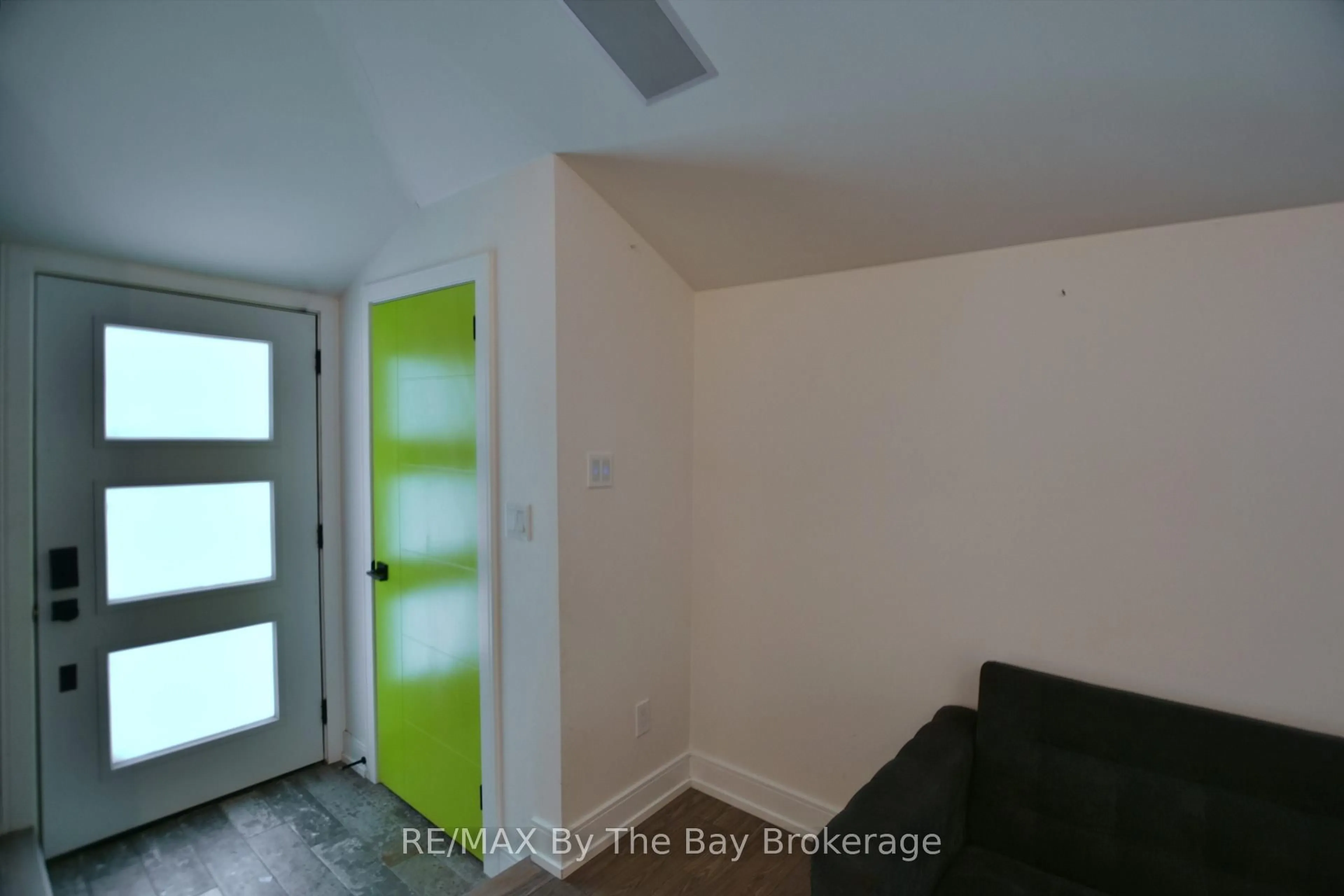 A pic of a room for 15 61st St, Wasaga Beach Ontario L9Z 1W1