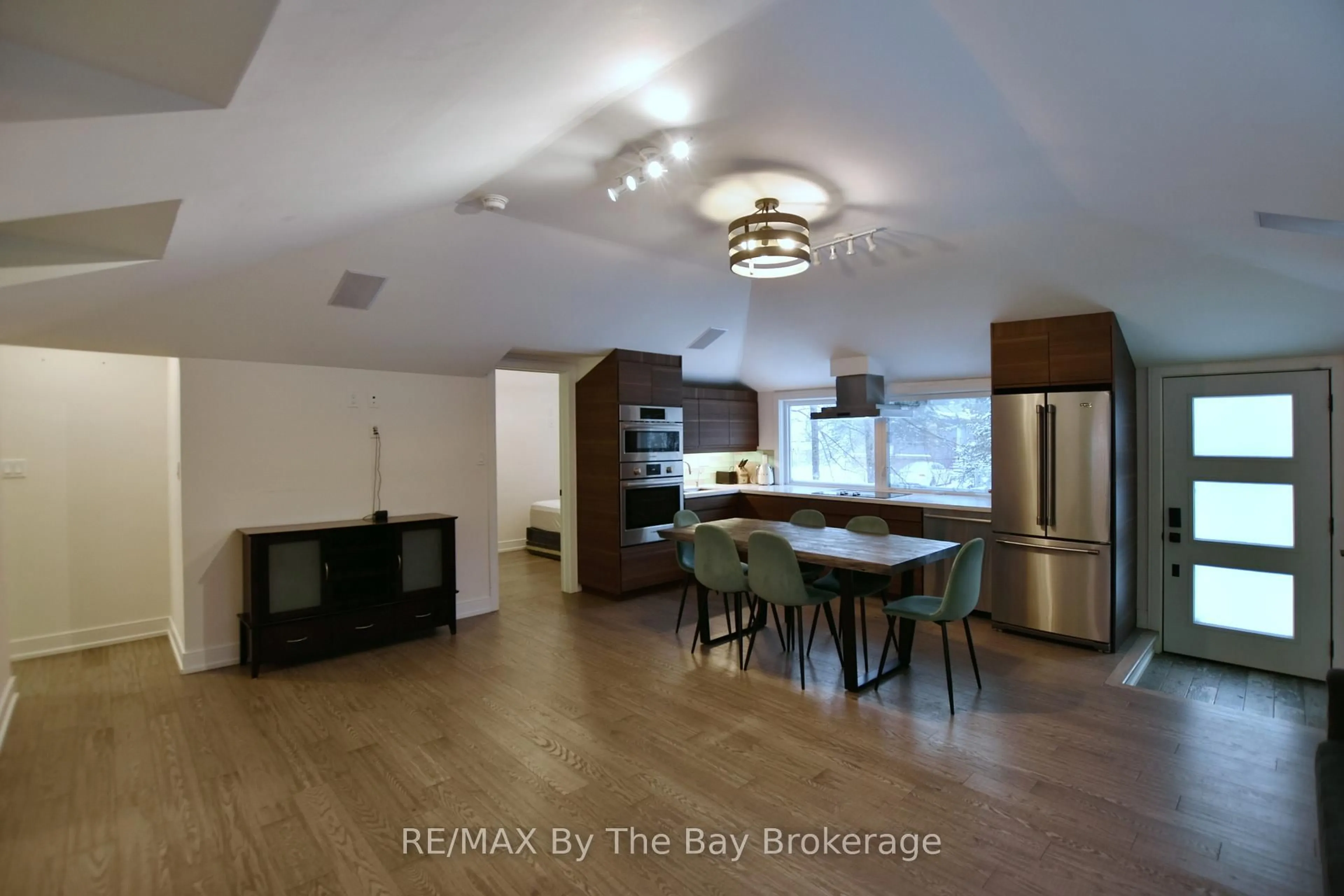 Open concept kitchen, unknown for 15 61st St, Wasaga Beach Ontario L9Z 1W1