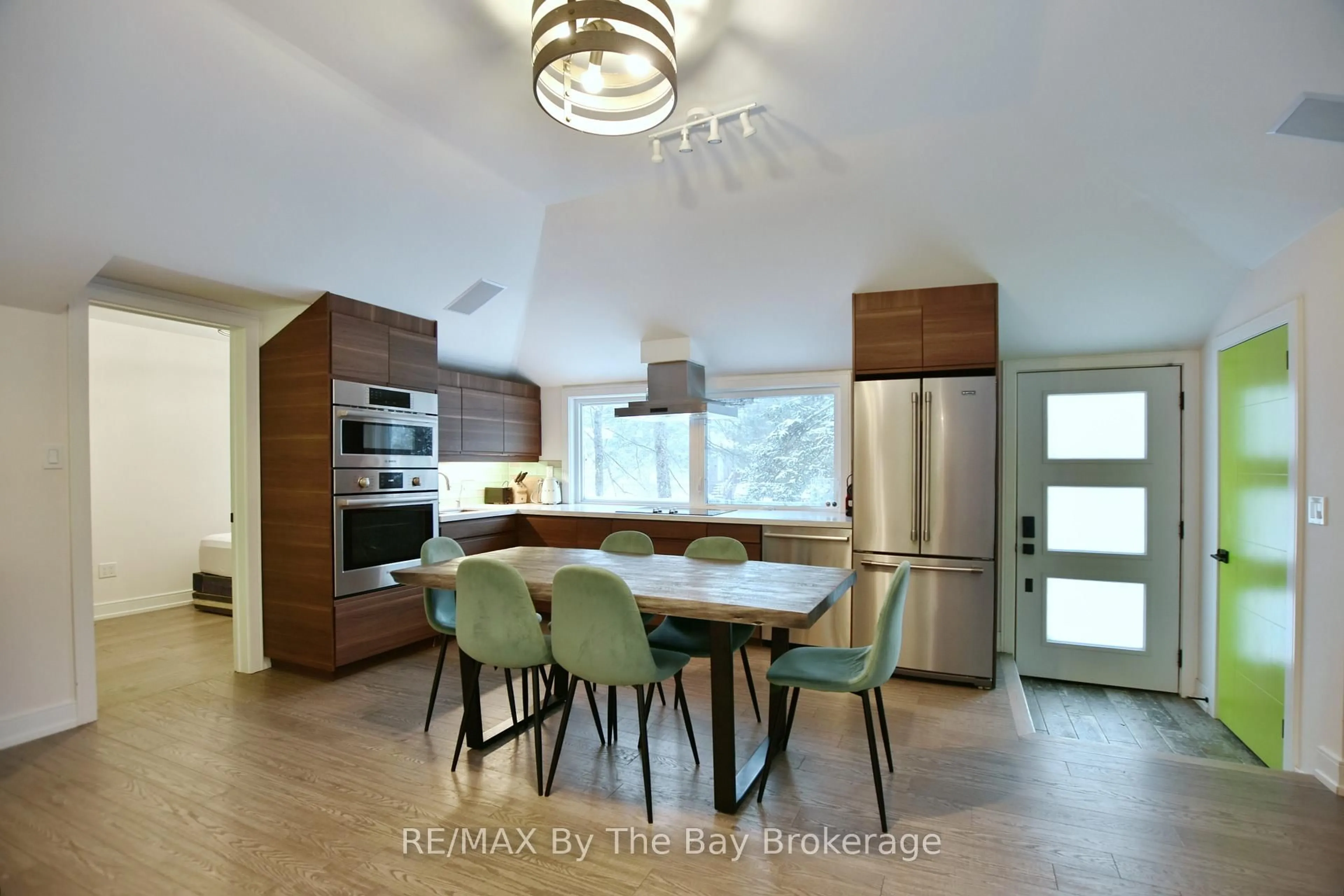 Contemporary kitchen, unknown for 15 61st St, Wasaga Beach Ontario L9Z 1W1