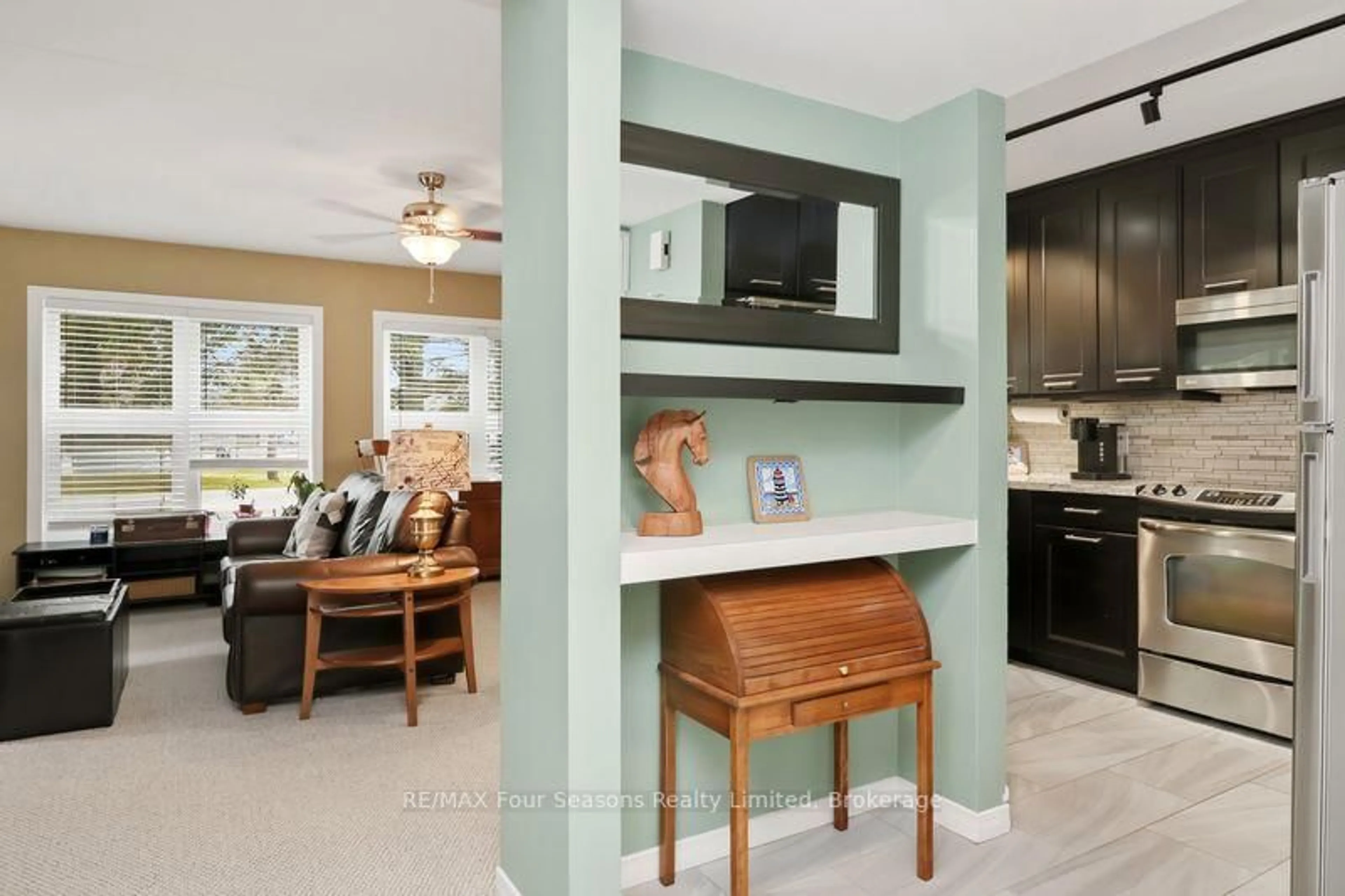 Open concept kitchen, ceramic/tile floor for 810 Suncrest Circ, Collingwood Ontario L9Y 5C7