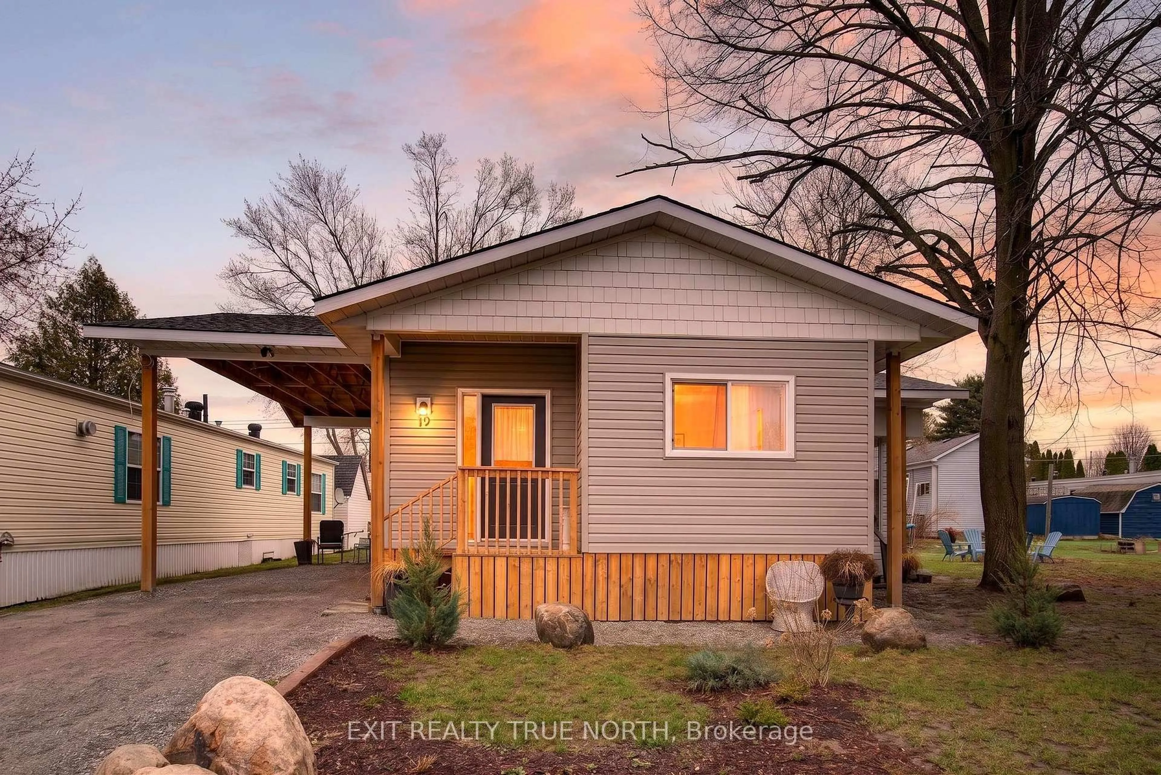 Home with vinyl exterior material, street for 19 Vic's Rd, Midland Ontario L4R 0B9