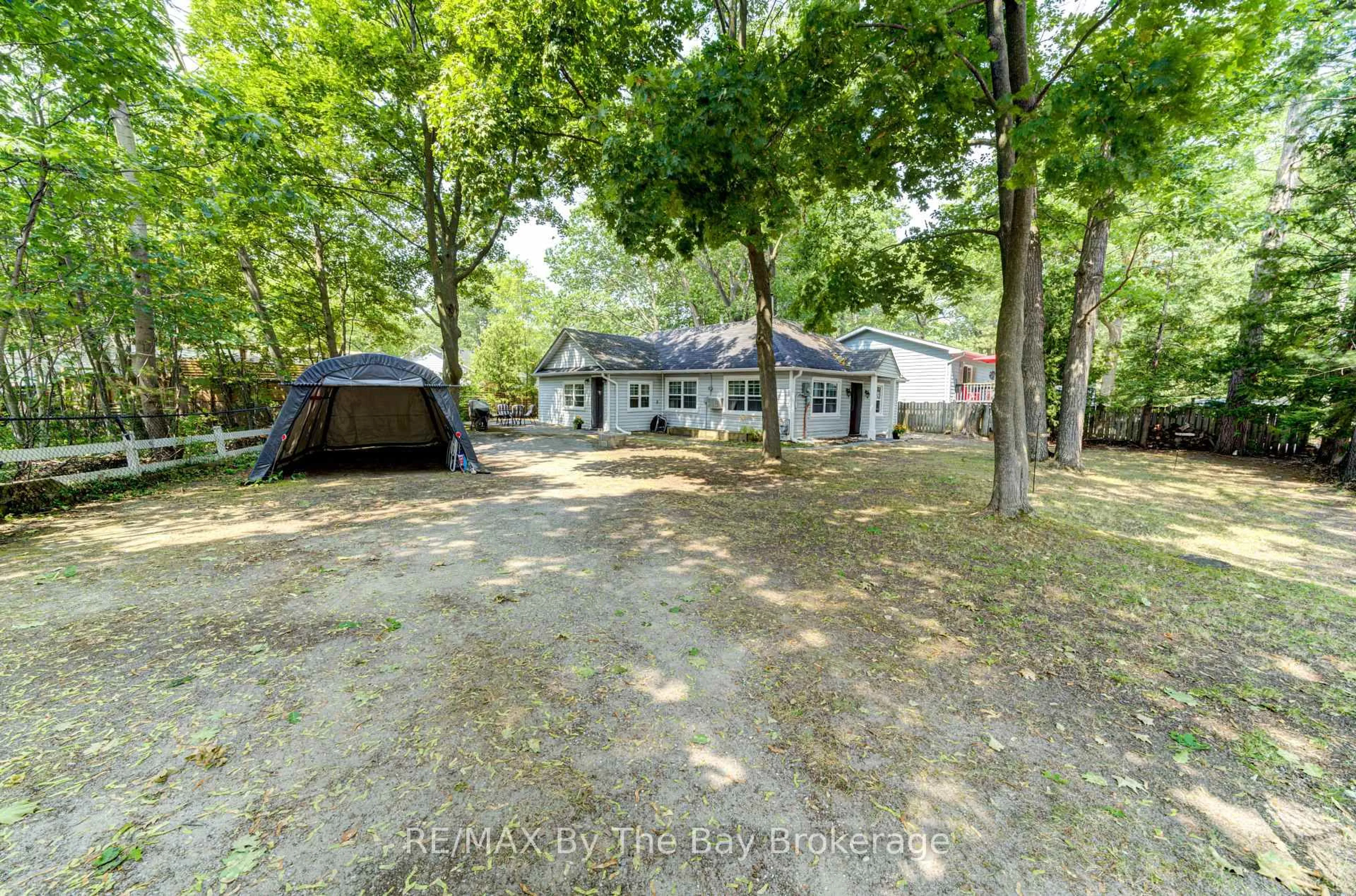 A pic from outside/outdoor area/front of a property/back of a property/a pic from drone, street for 110 24TH St, Wasaga Beach Ontario L9Z 2E7