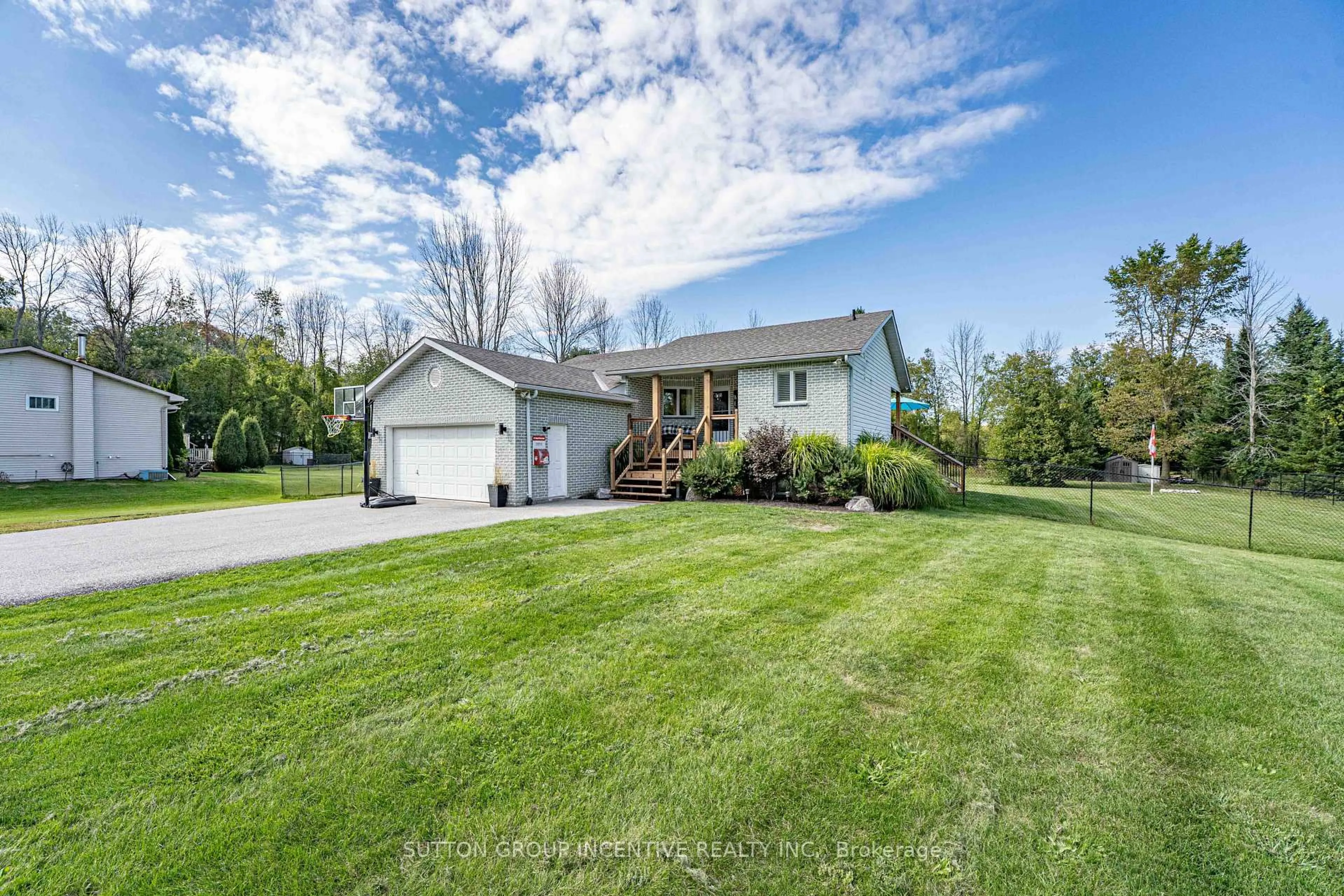 A pic from outside/outdoor area/front of a property/back of a property/a pic from drone, unknown for 5274 5 Sunnidale Concession Rd, Clearview Ontario L0M 1N0