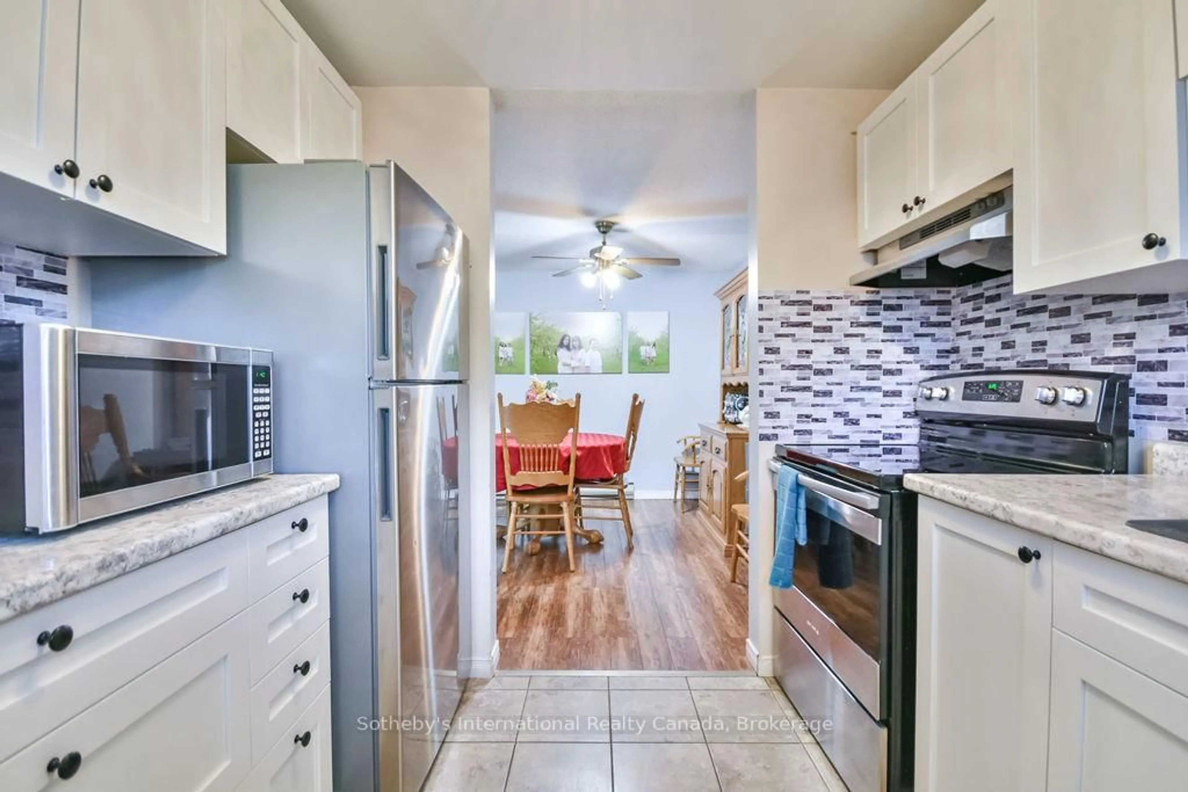 Open concept kitchen, ceramic/tile floor for 112 Loggers Ru #38, Barrie Ontario L4N 6X1