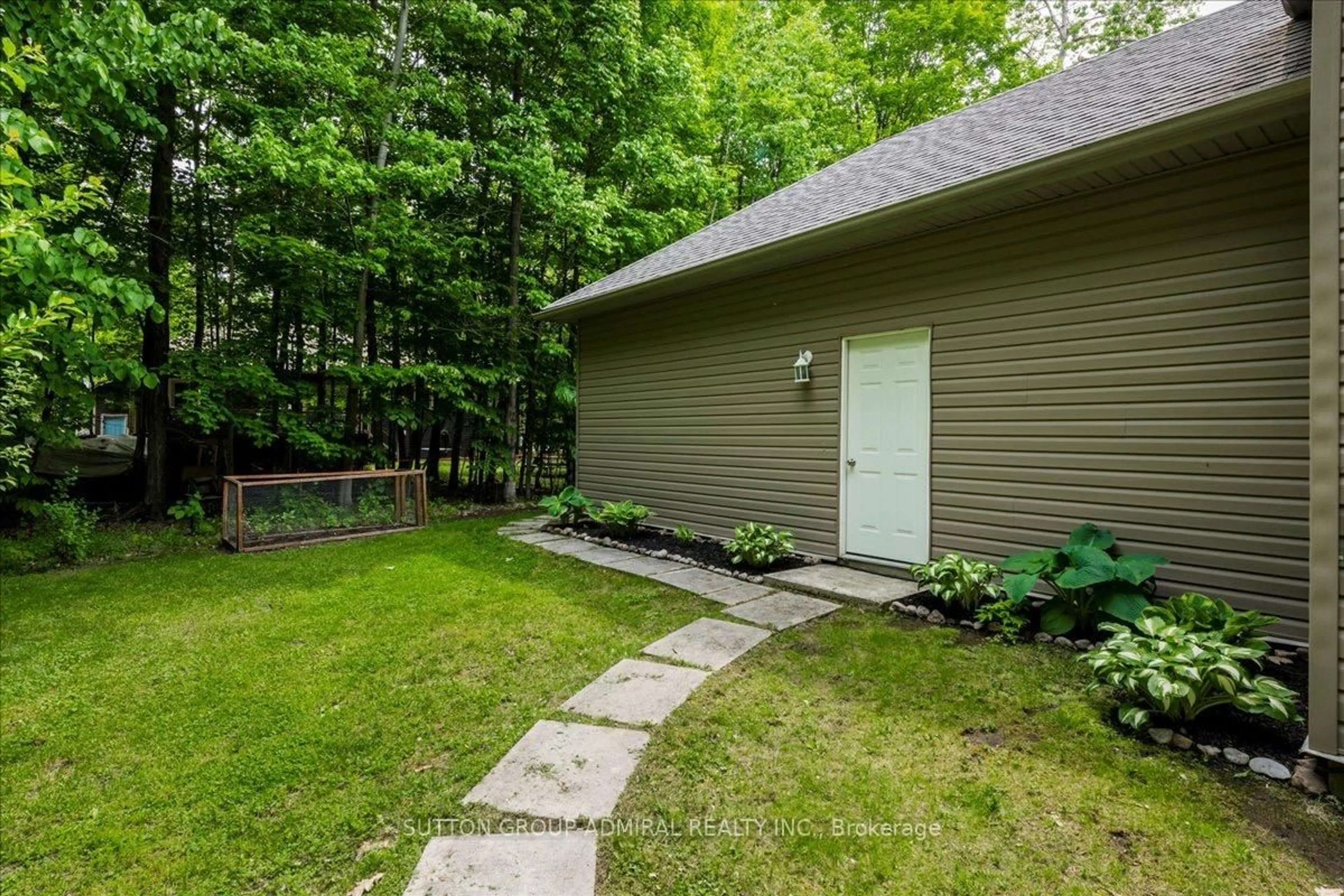 Patio, unknown for 79 Forest Circ, Tiny Ontario L9M 0H4