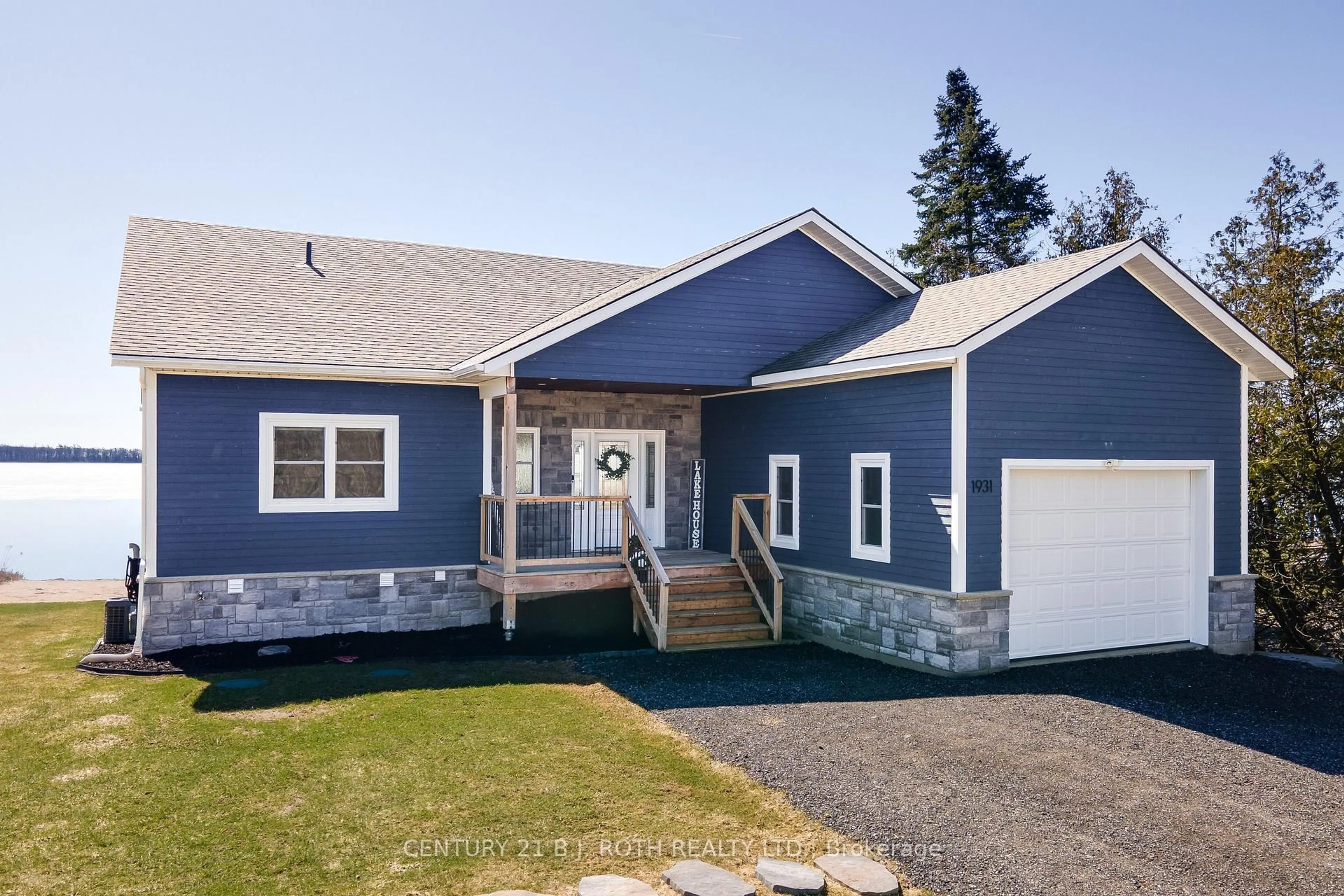 Home with vinyl exterior material, street for 1931 Woods Bay Rd, Severn Ontario L3V 0V7