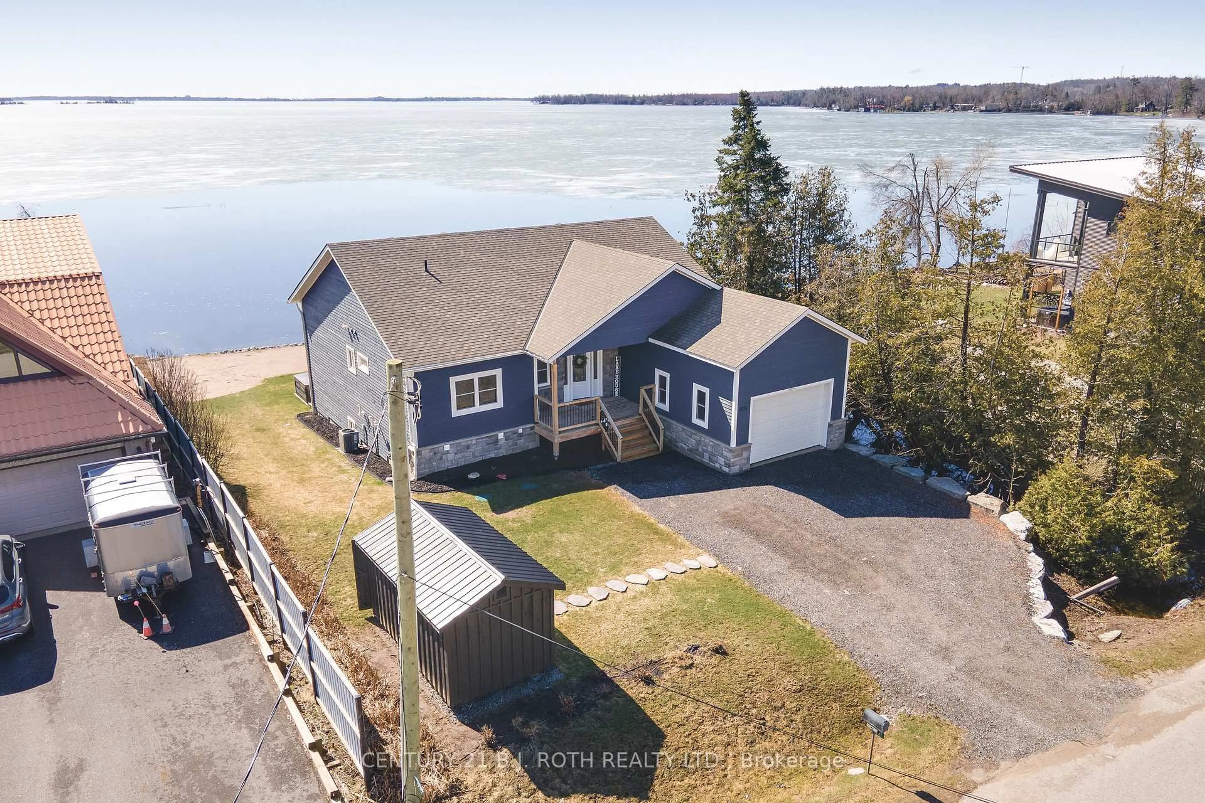 A pic from outside/outdoor area/front of a property/back of a property/a pic from drone, water/lake/river/ocean view for 1931 Woods Bay Rd, Severn Ontario L3V 0V7