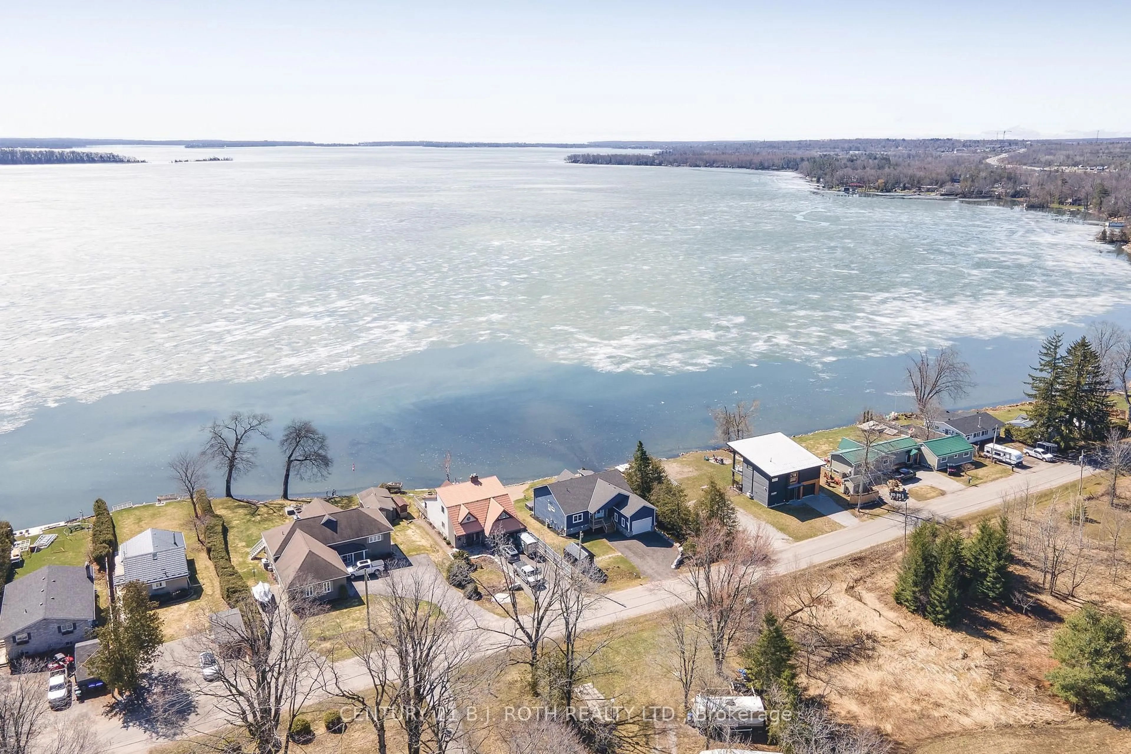 A pic from outside/outdoor area/front of a property/back of a property/a pic from drone, water/lake/river/ocean view for 1931 Woods Bay Rd, Severn Ontario L3V 0V7