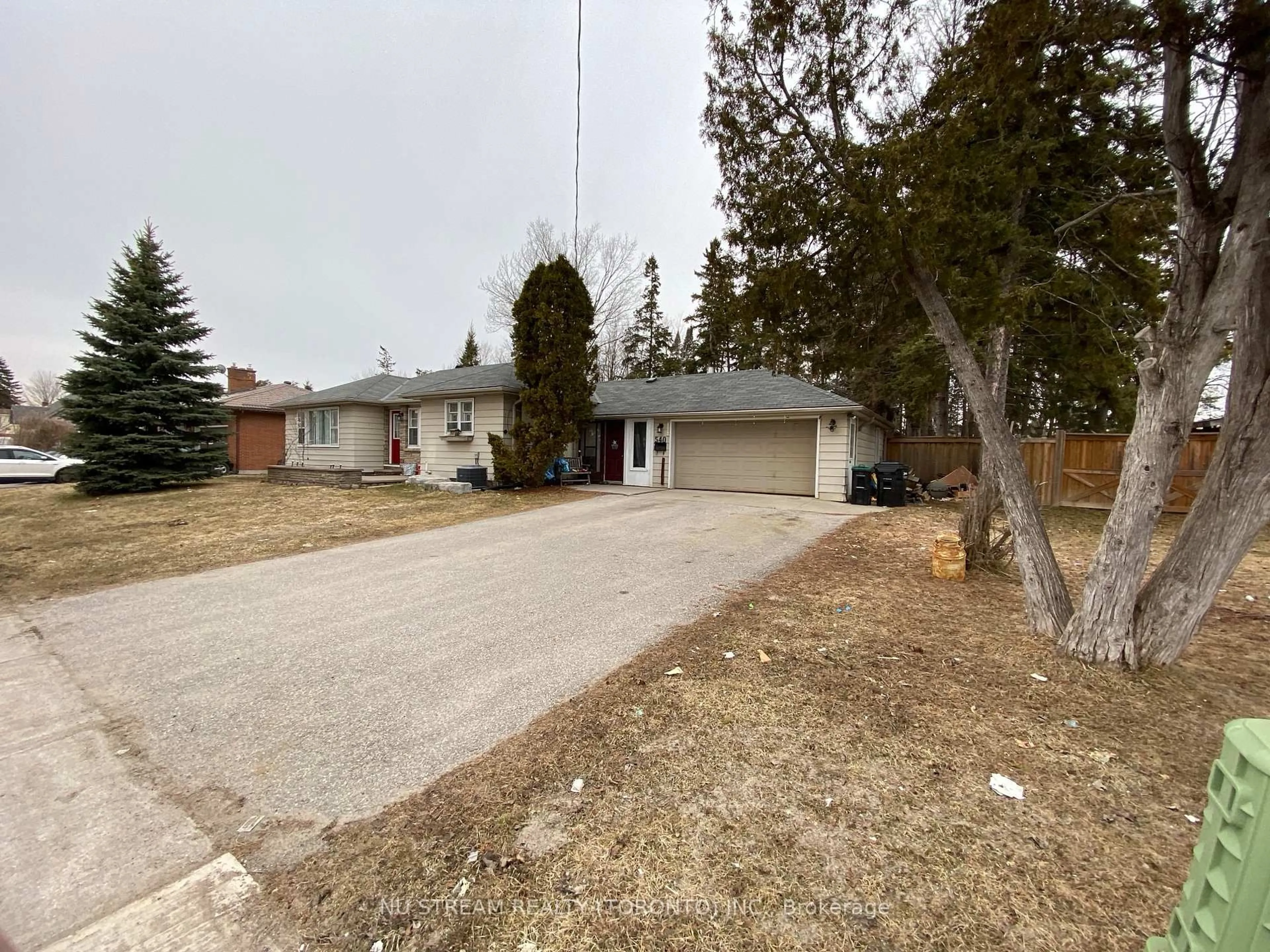 A pic from outside/outdoor area/front of a property/back of a property/a pic from drone, street for 540 Big Bay Point Rd, Barrie Ontario L4N 3Z5