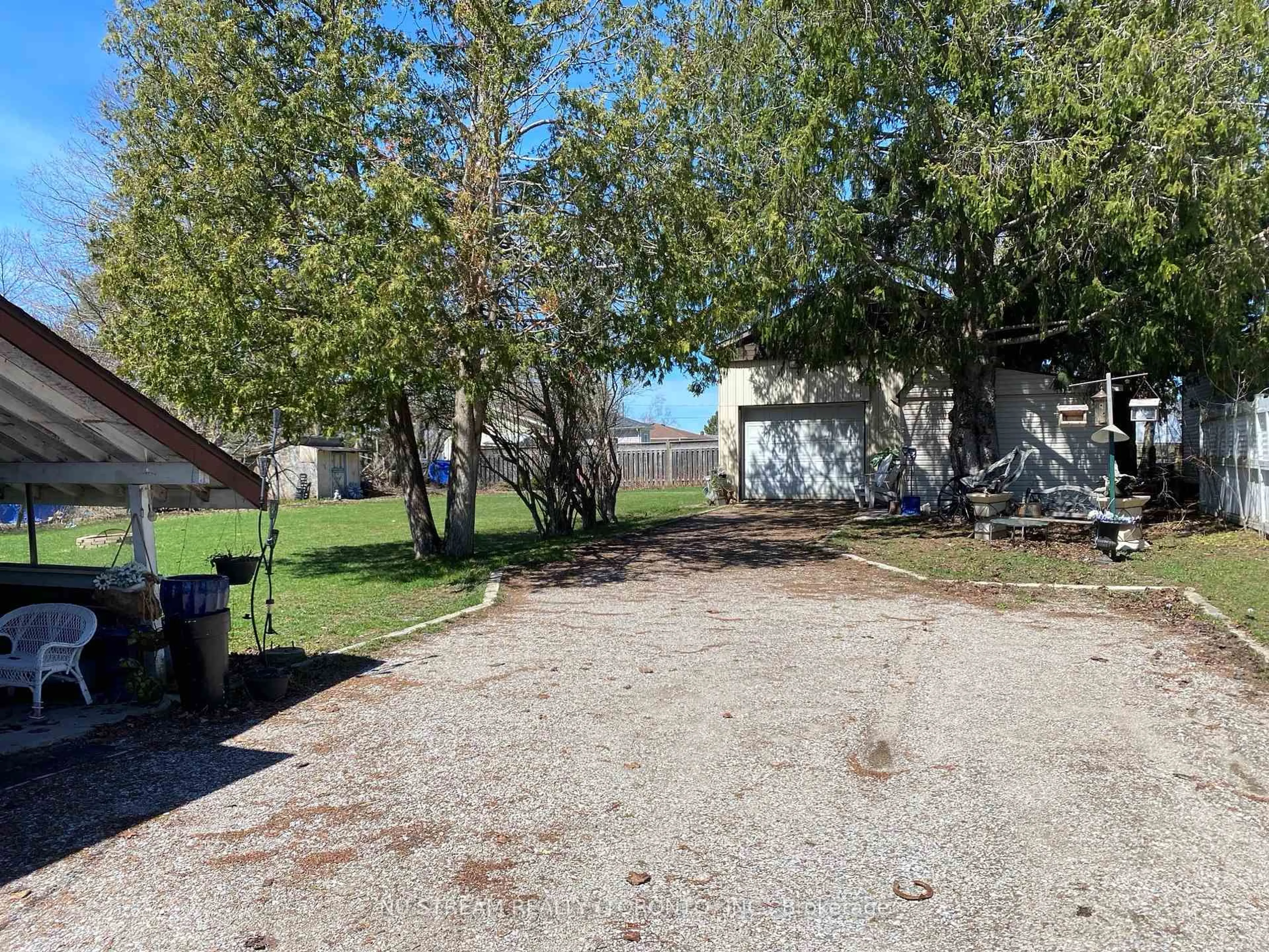 A pic from outside/outdoor area/front of a property/back of a property/a pic from drone, street for 548 Big Bay Point Rd, Barrie Ontario L4N 3Z5