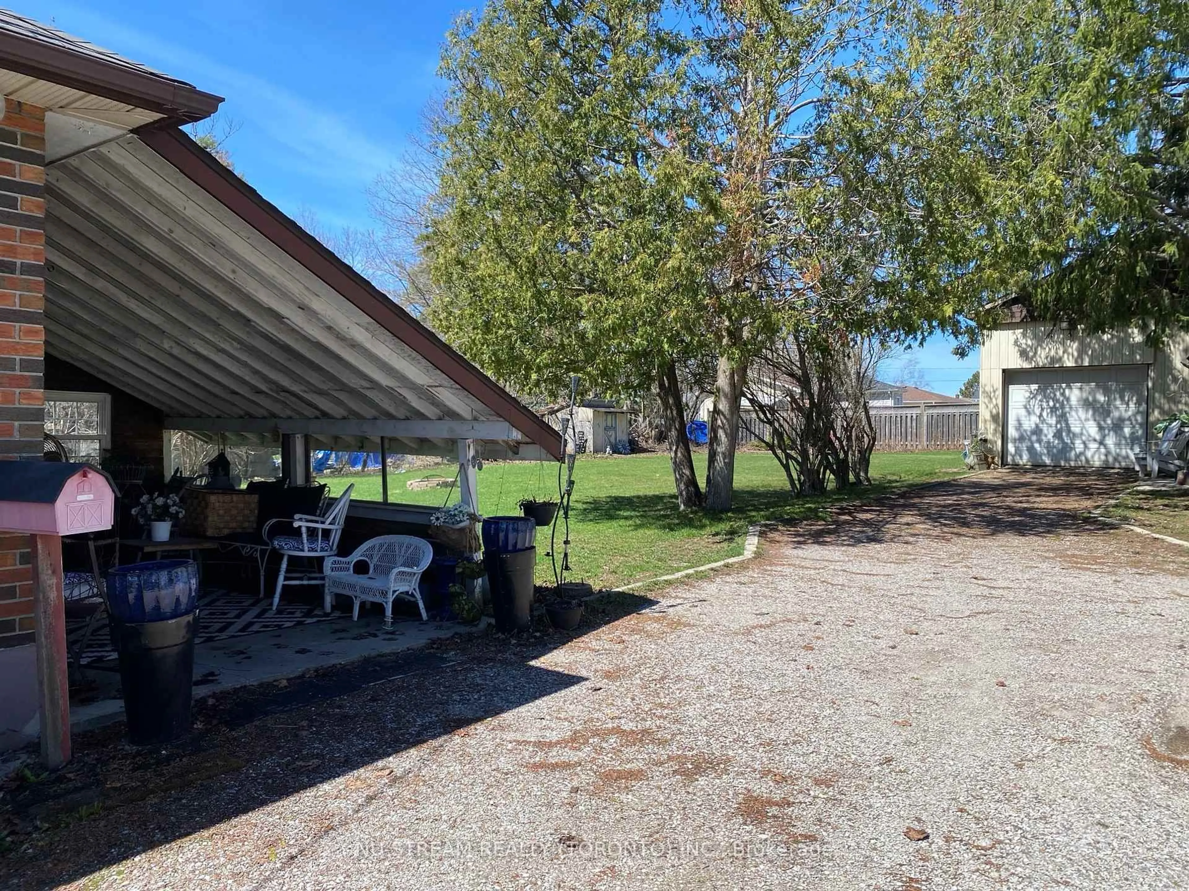 Patio, street for 548 Big Bay Point Rd, Barrie Ontario L4N 3Z5