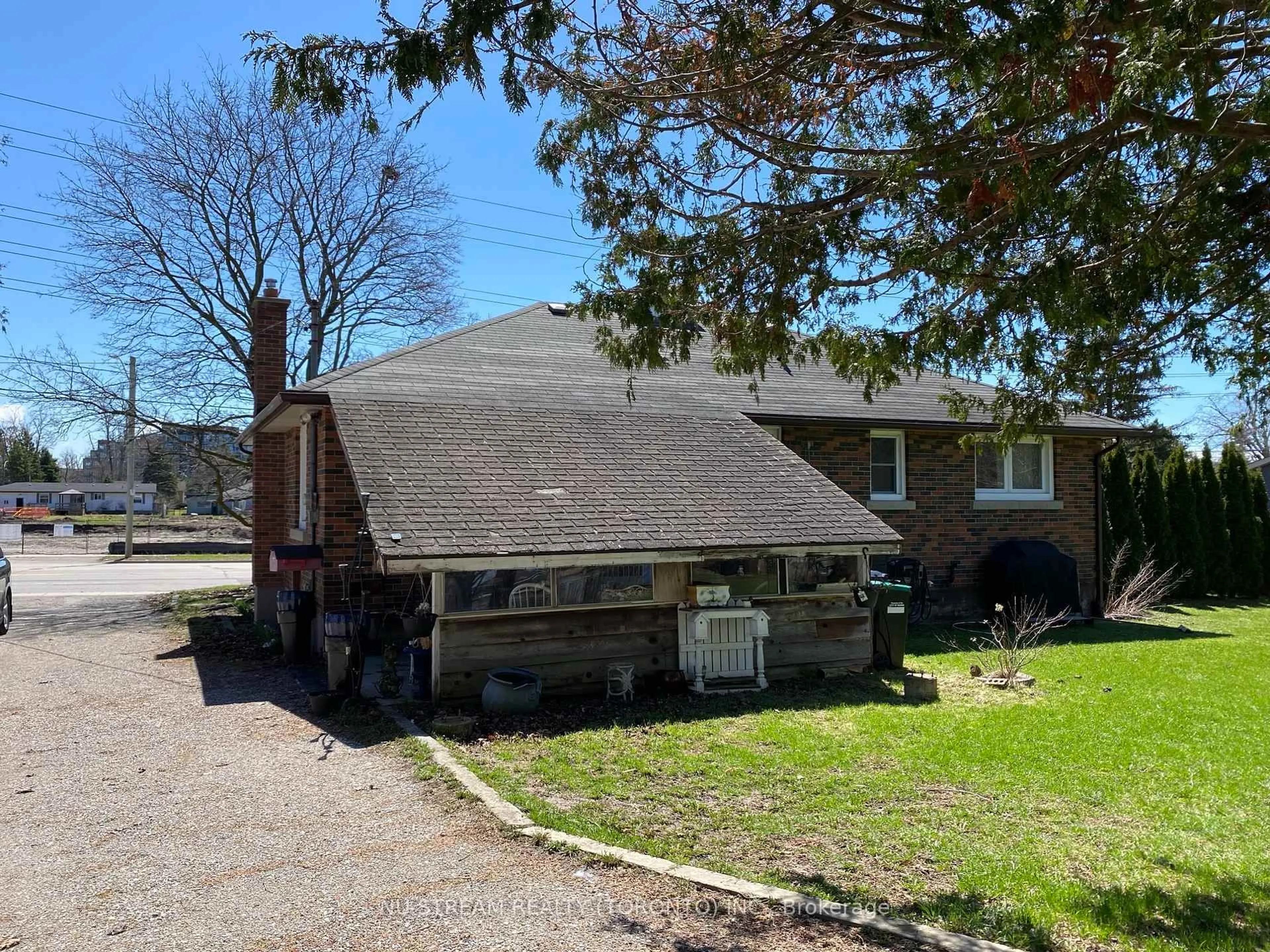 A pic from outside/outdoor area/front of a property/back of a property/a pic from drone, unknown for 548 Big Bay Point Rd, Barrie Ontario L4N 3Z5