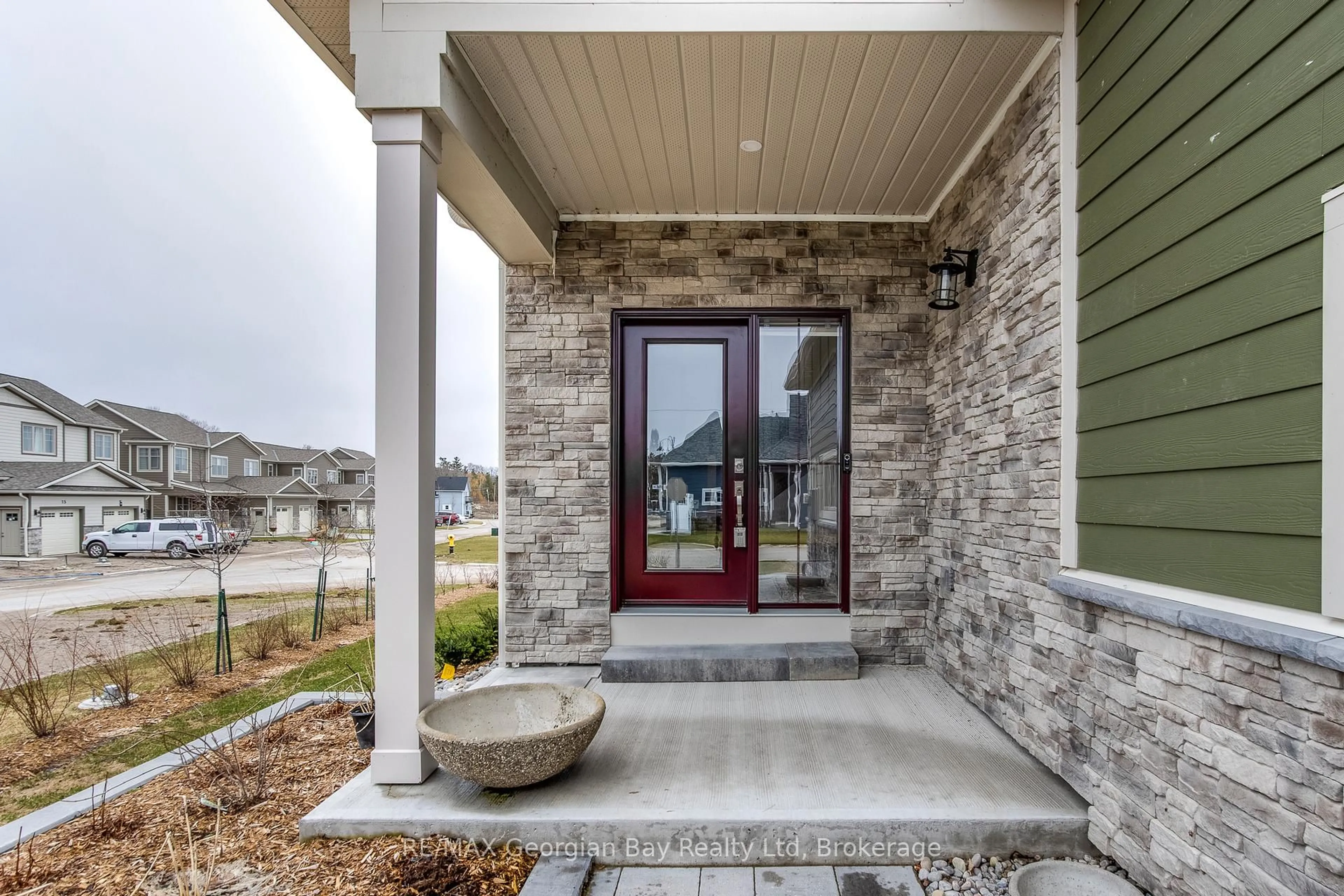 Unknown for 2 Magazine St, Penetanguishene Ontario L9M 0W6