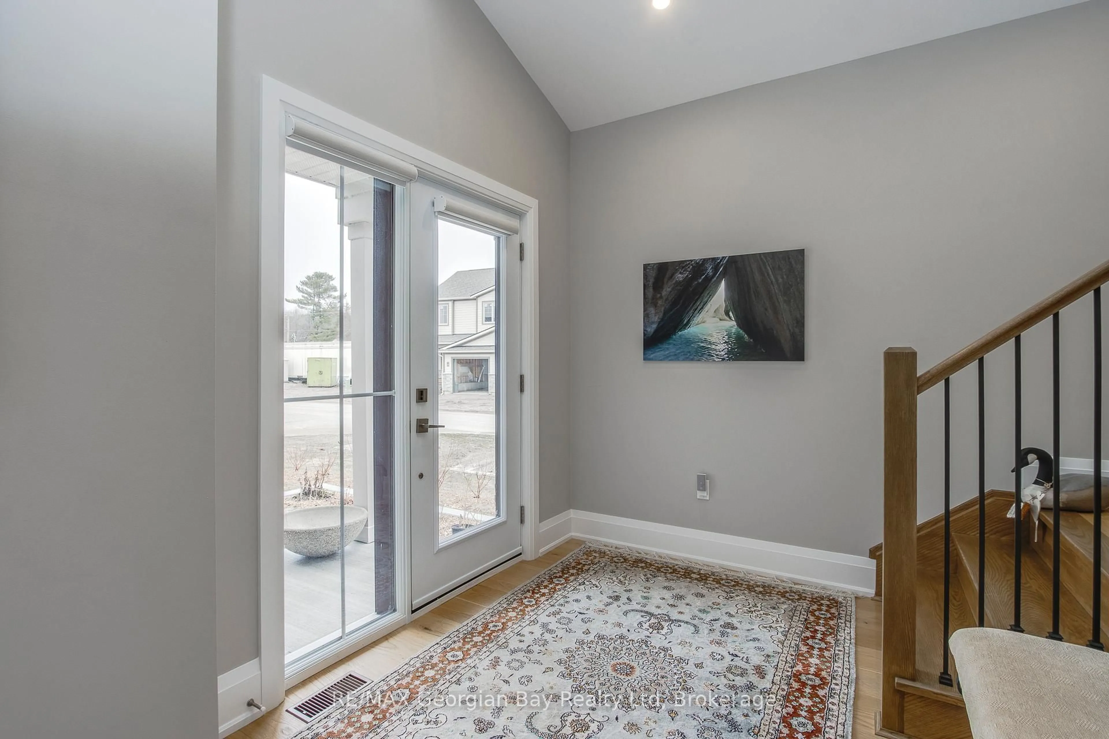 Indoor entryway for 2 Magazine St, Penetanguishene Ontario L9M 0W6