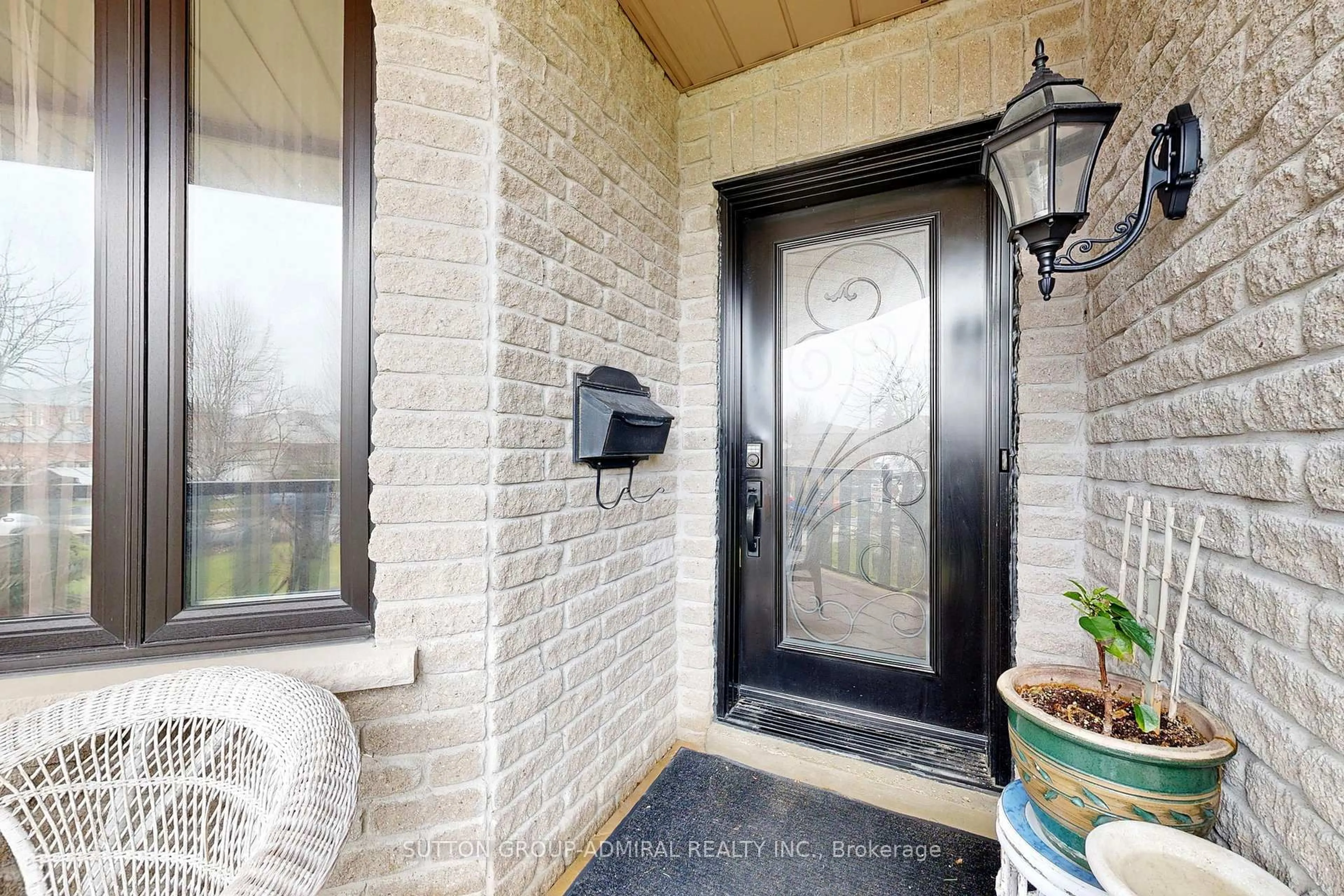 Indoor entryway for 32 Stephanie Lane, Barrie Ontario L4N 0V1