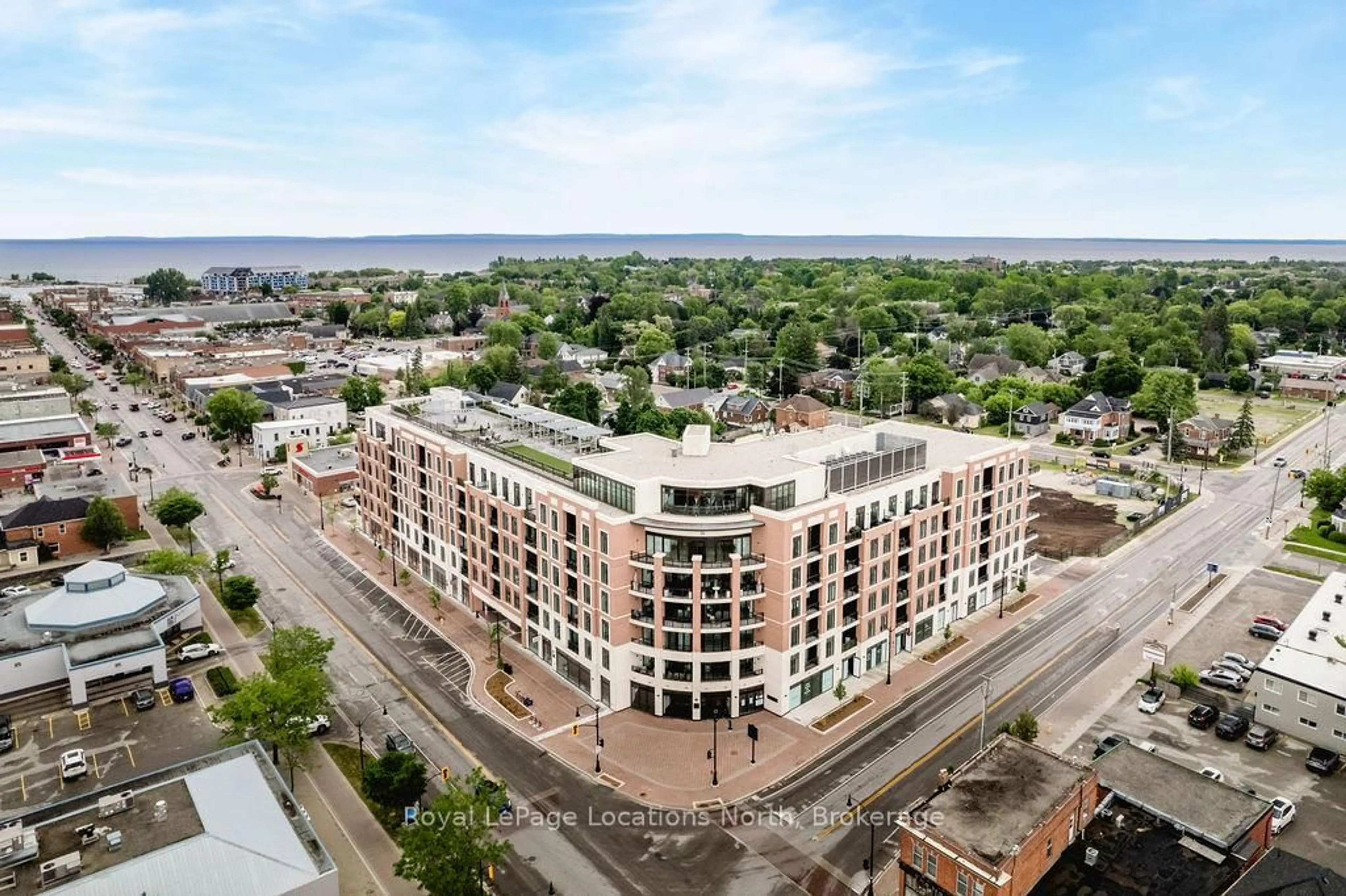 A pic from outside/outdoor area/front of a property/back of a property/a pic from drone, city buildings view from balcony for 1 Hume St #501, Collingwood Ontario L9Y 0X3