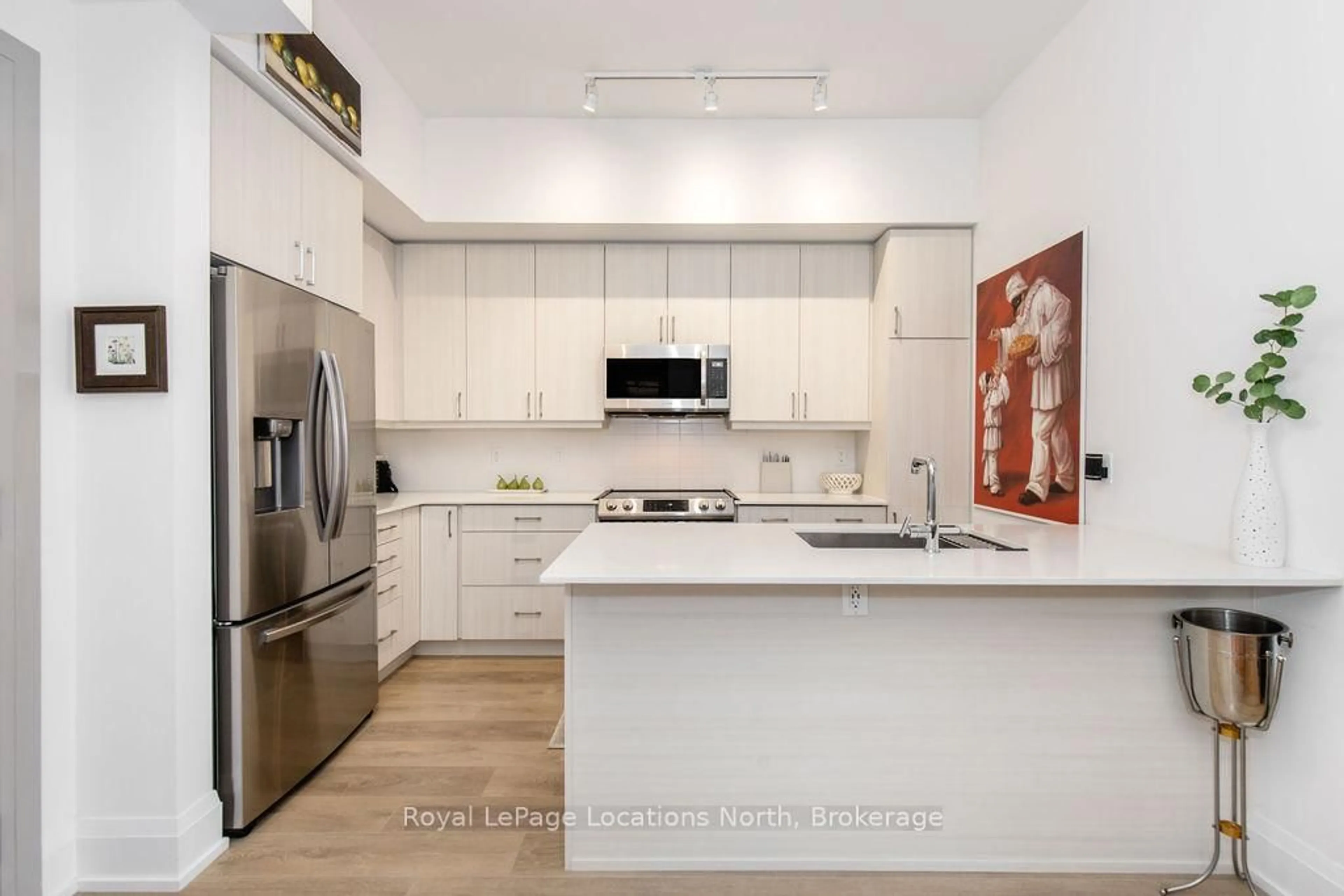 Contemporary kitchen, ceramic/tile floor for 1 Hume St #501, Collingwood Ontario L9Y 0X3