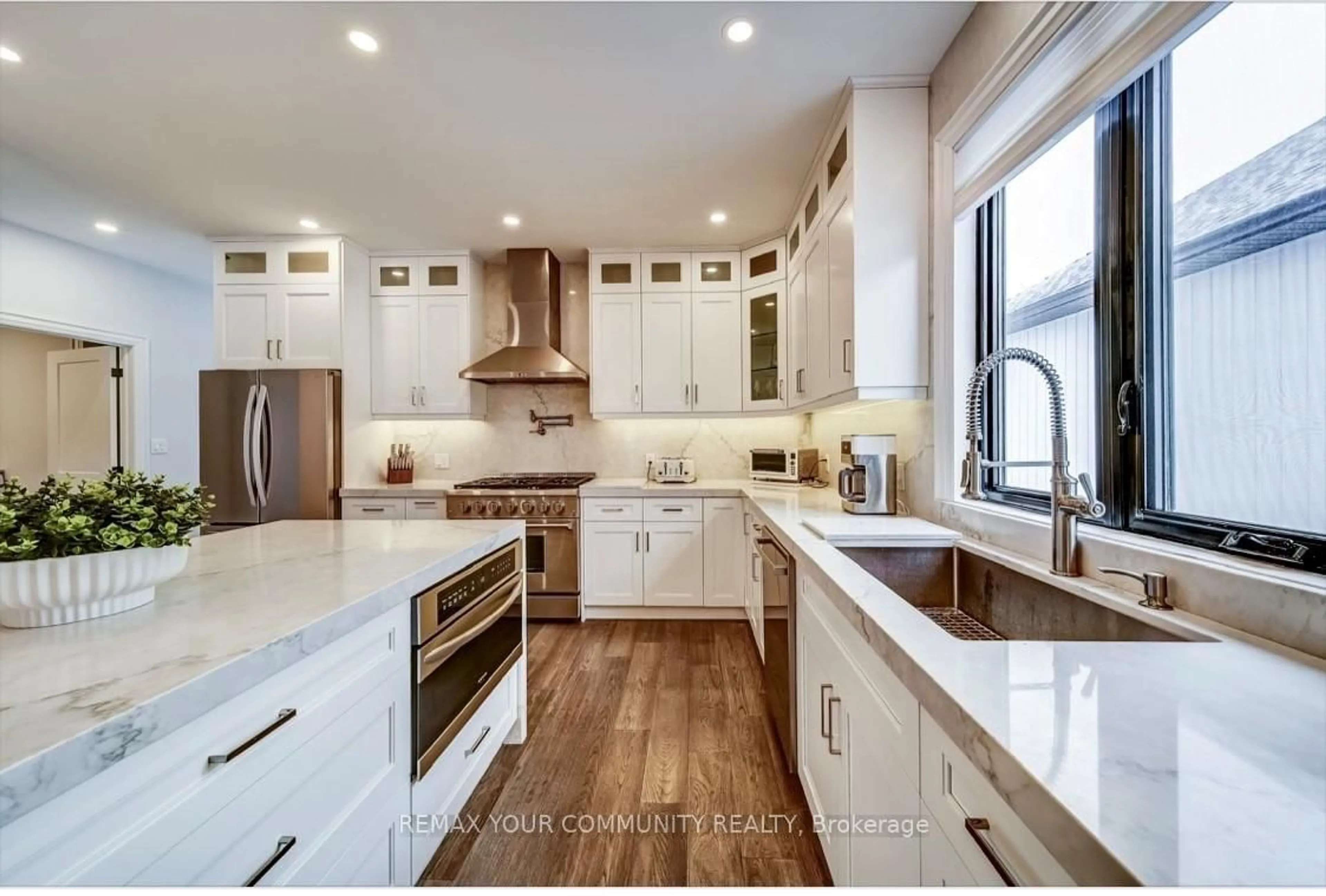 Contemporary kitchen, ceramic/tile floor for 140 58TH St, Wasaga Beach Ontario L9Z 2Z1