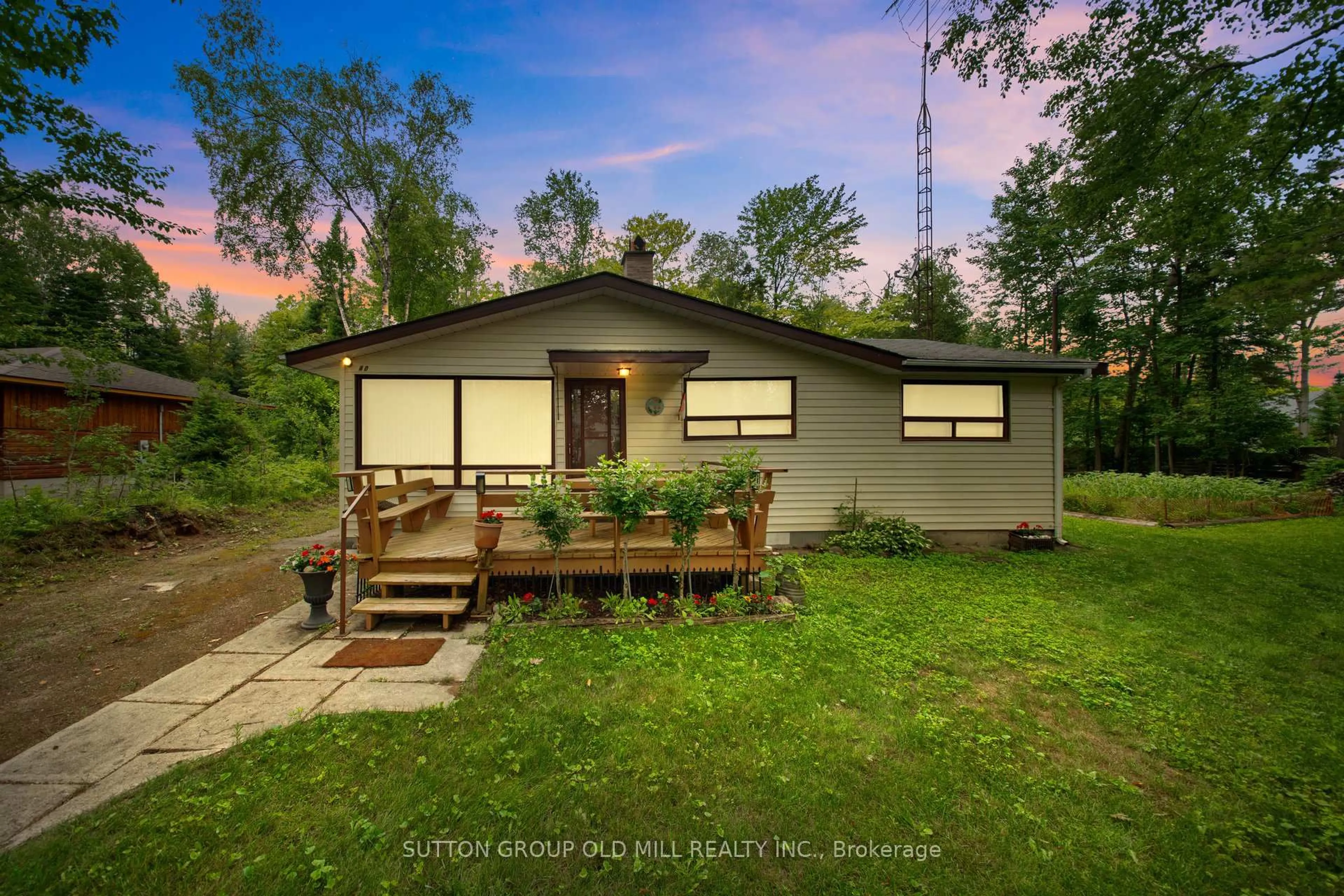 A pic from outside/outdoor area/front of a property/back of a property/a pic from drone, building for 42 55th St, Wasaga Beach Ontario L9Z 1W9